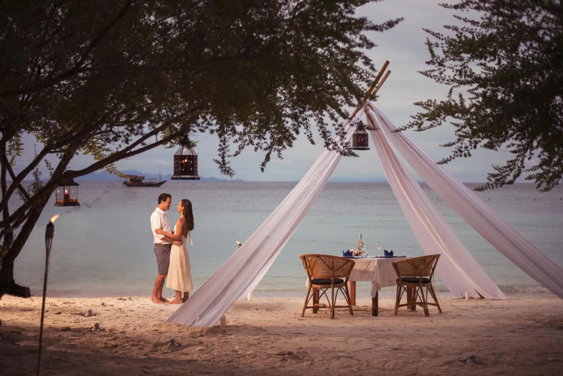 Activities in Beach Club by Haadtien