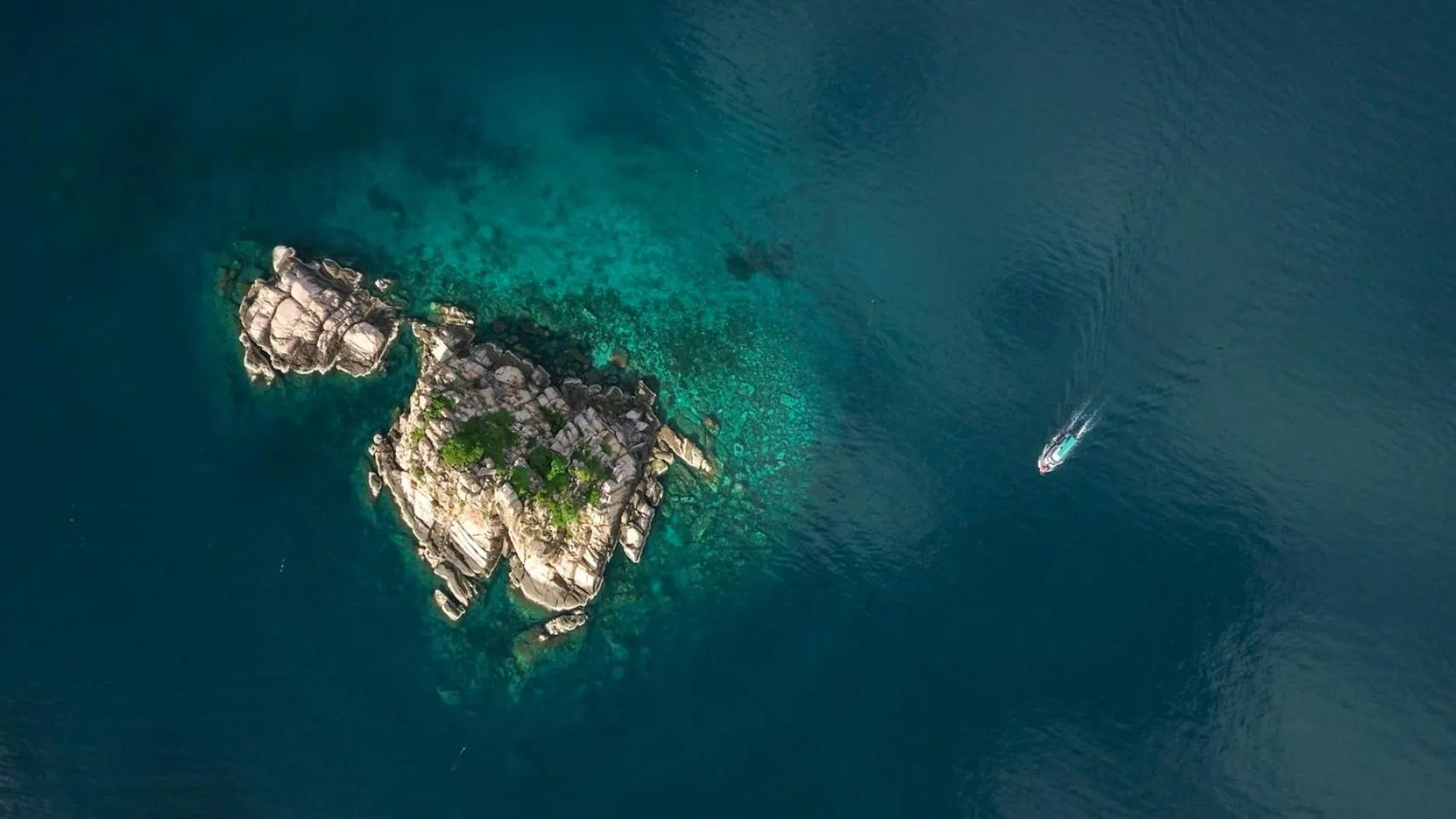 Activities in Beach Club by Haadtien