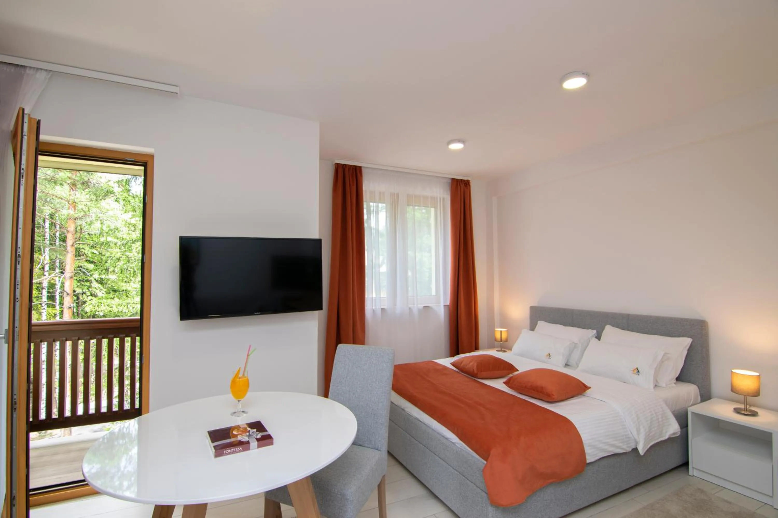 Text overlay, Bed in Hotel Agape