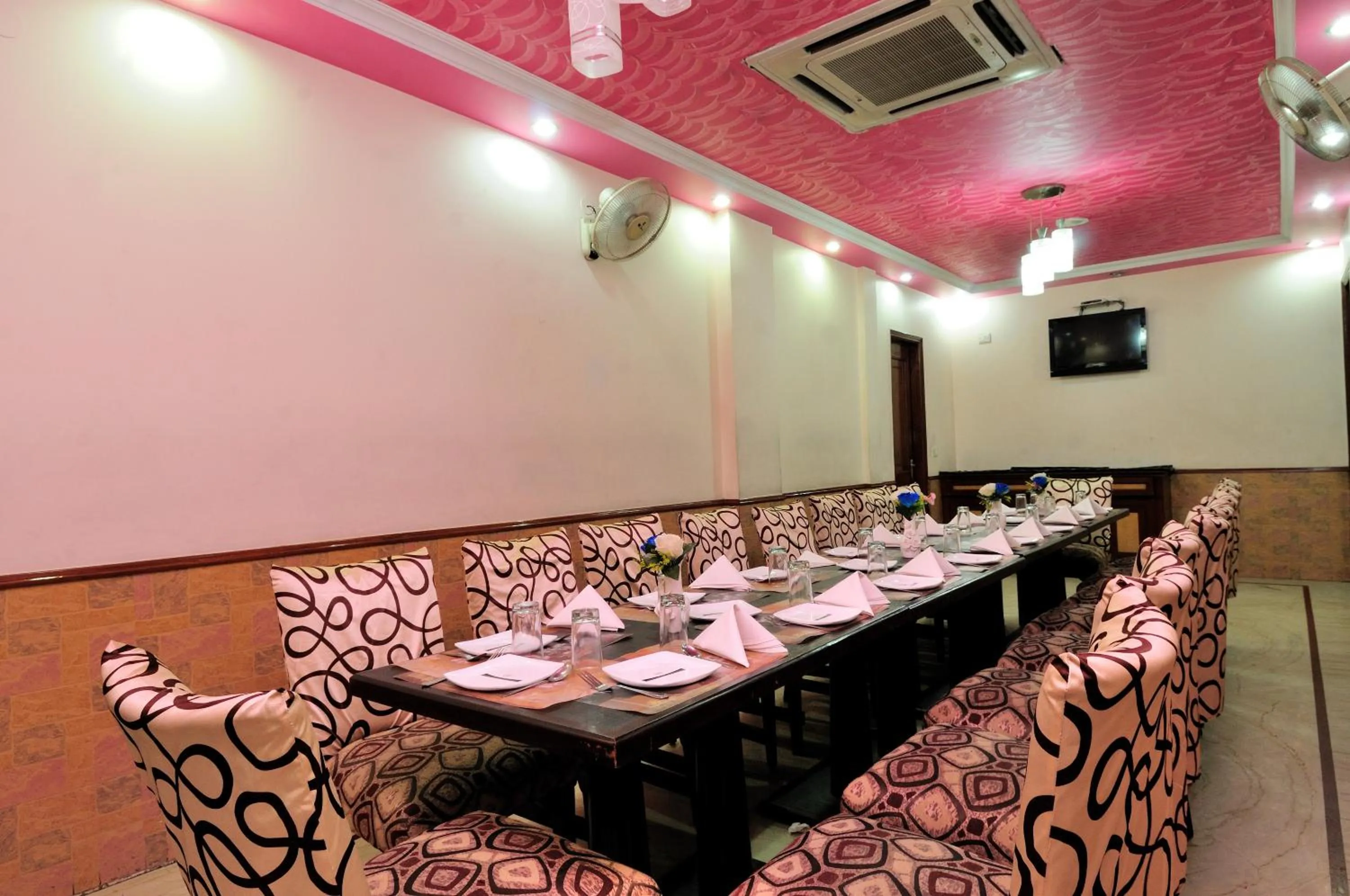 Business facilities, Restaurant/Places to Eat in Hotel Maharaja Residency