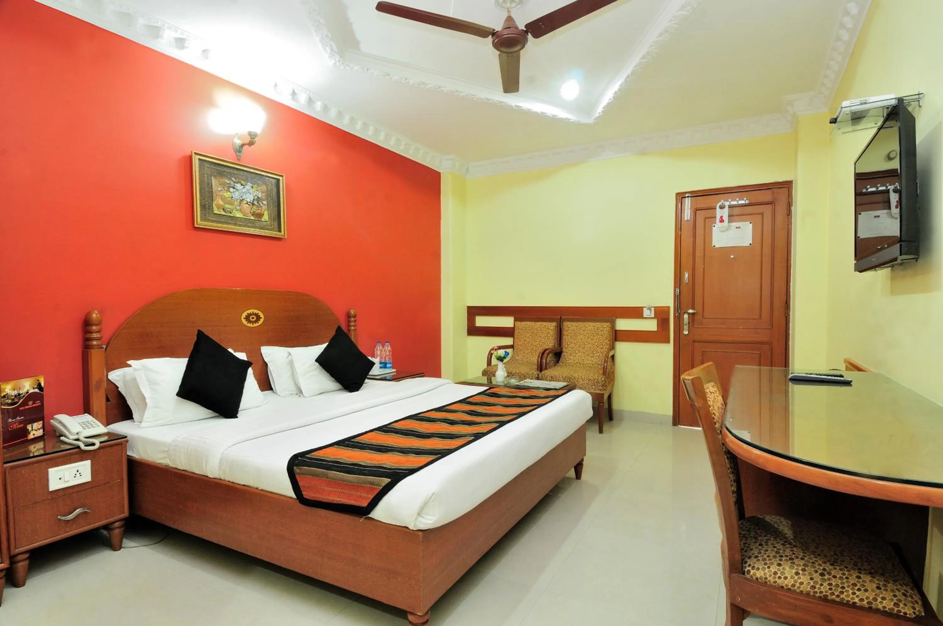 Bed in Hotel Maharaja Residency