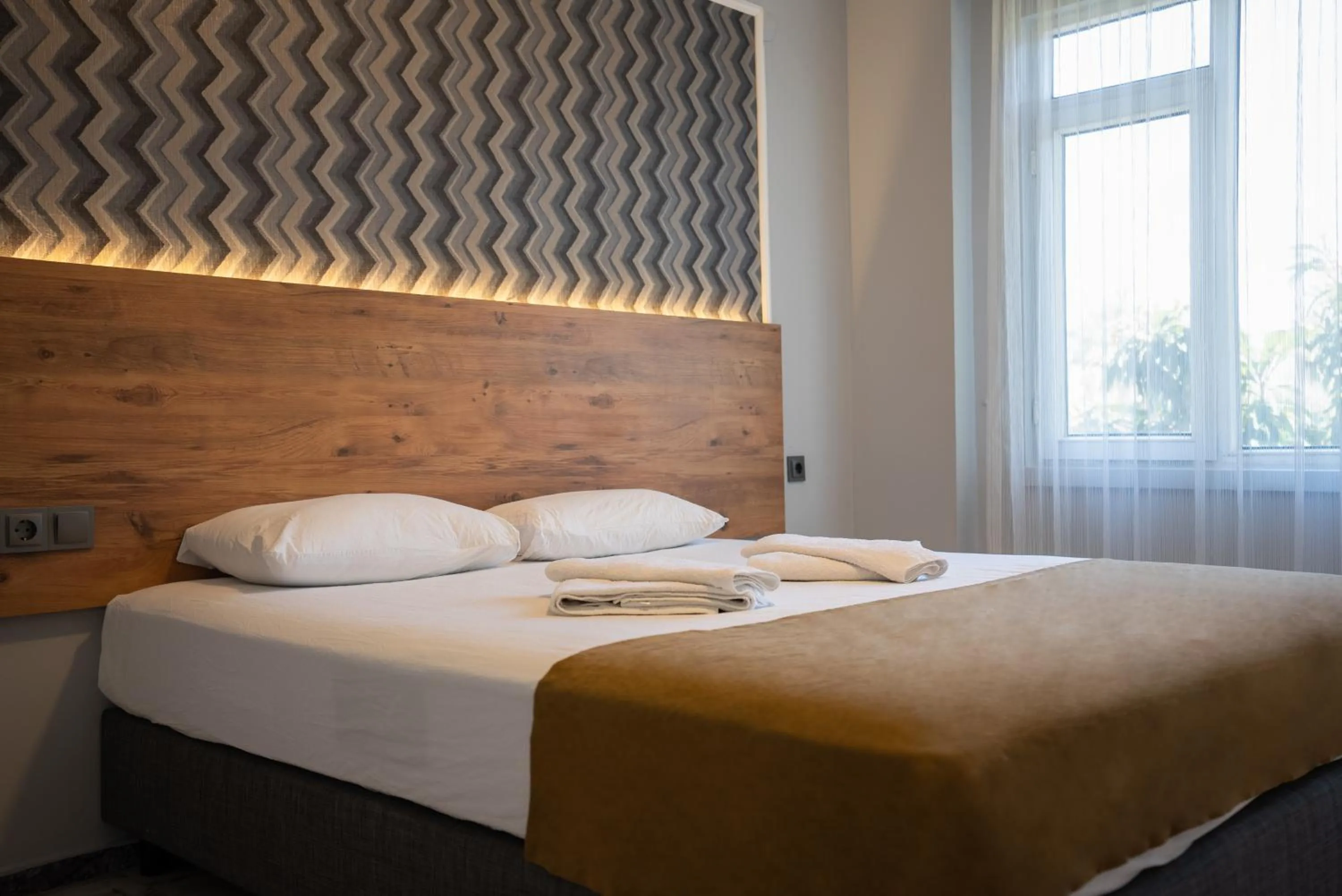 Photo of the whole room, Bed in Sav-ir Suit Otel