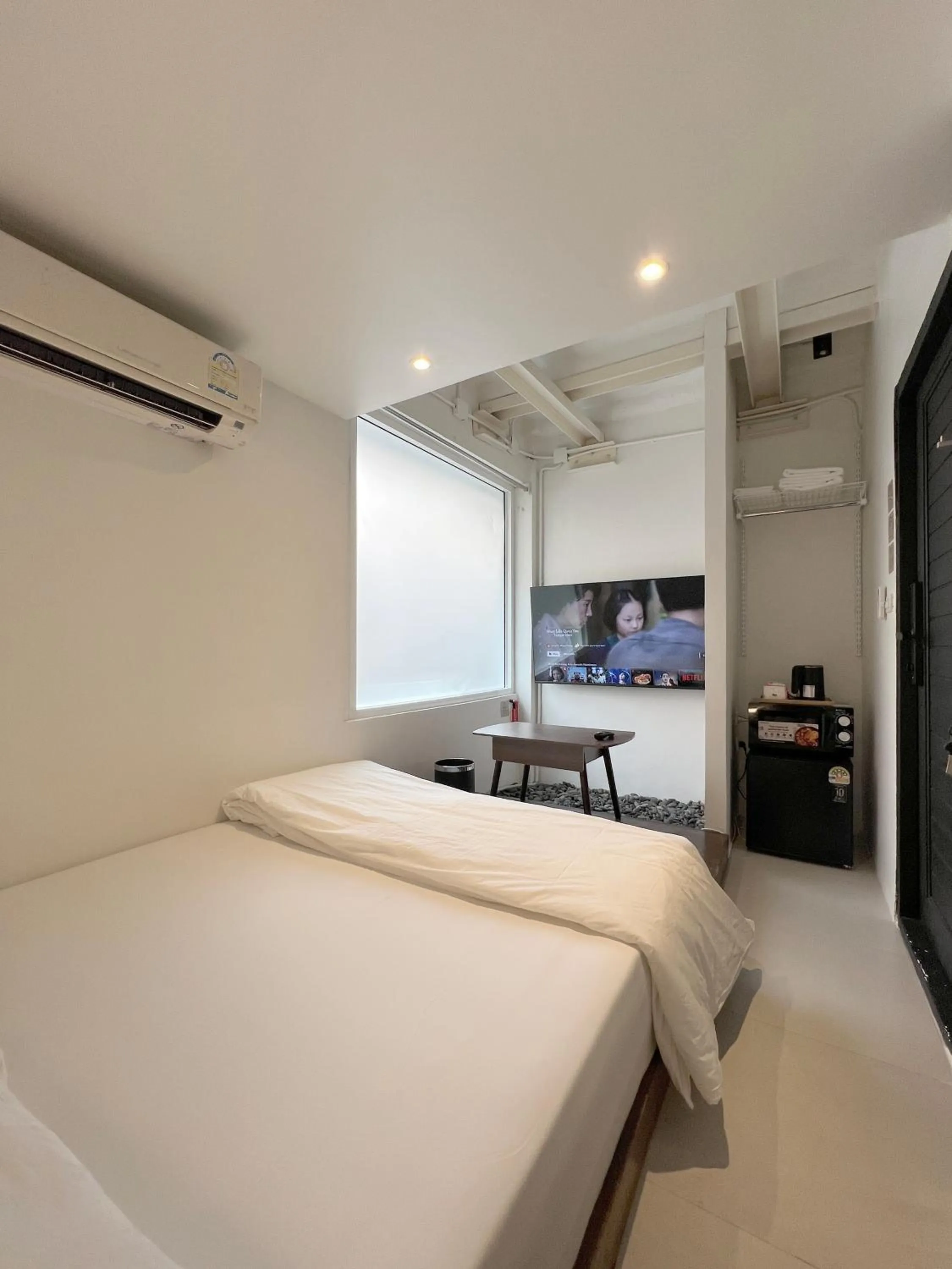 Bed in Chatel Samyan - Self check-in