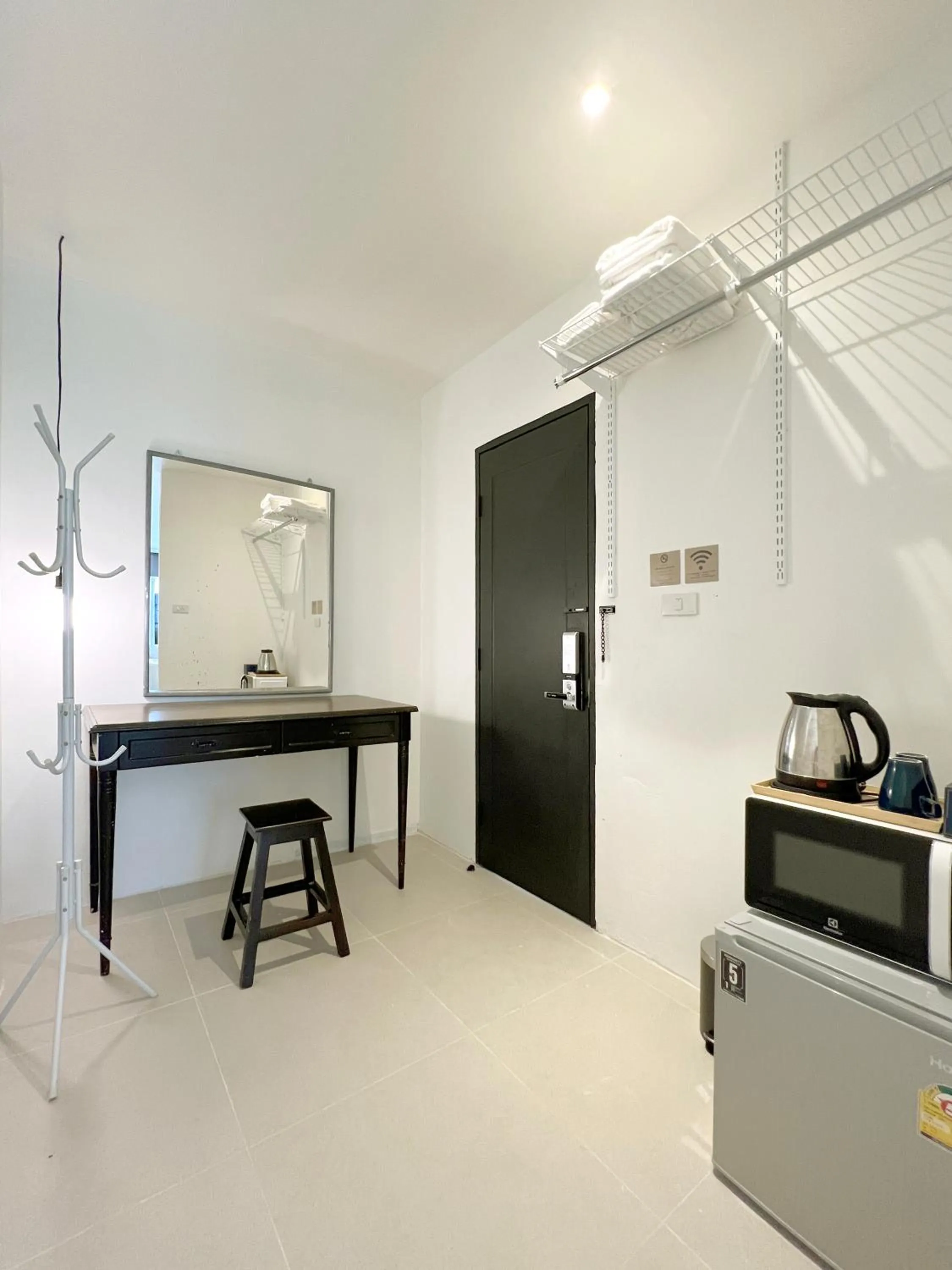 Chatel Samyan - Self check-in