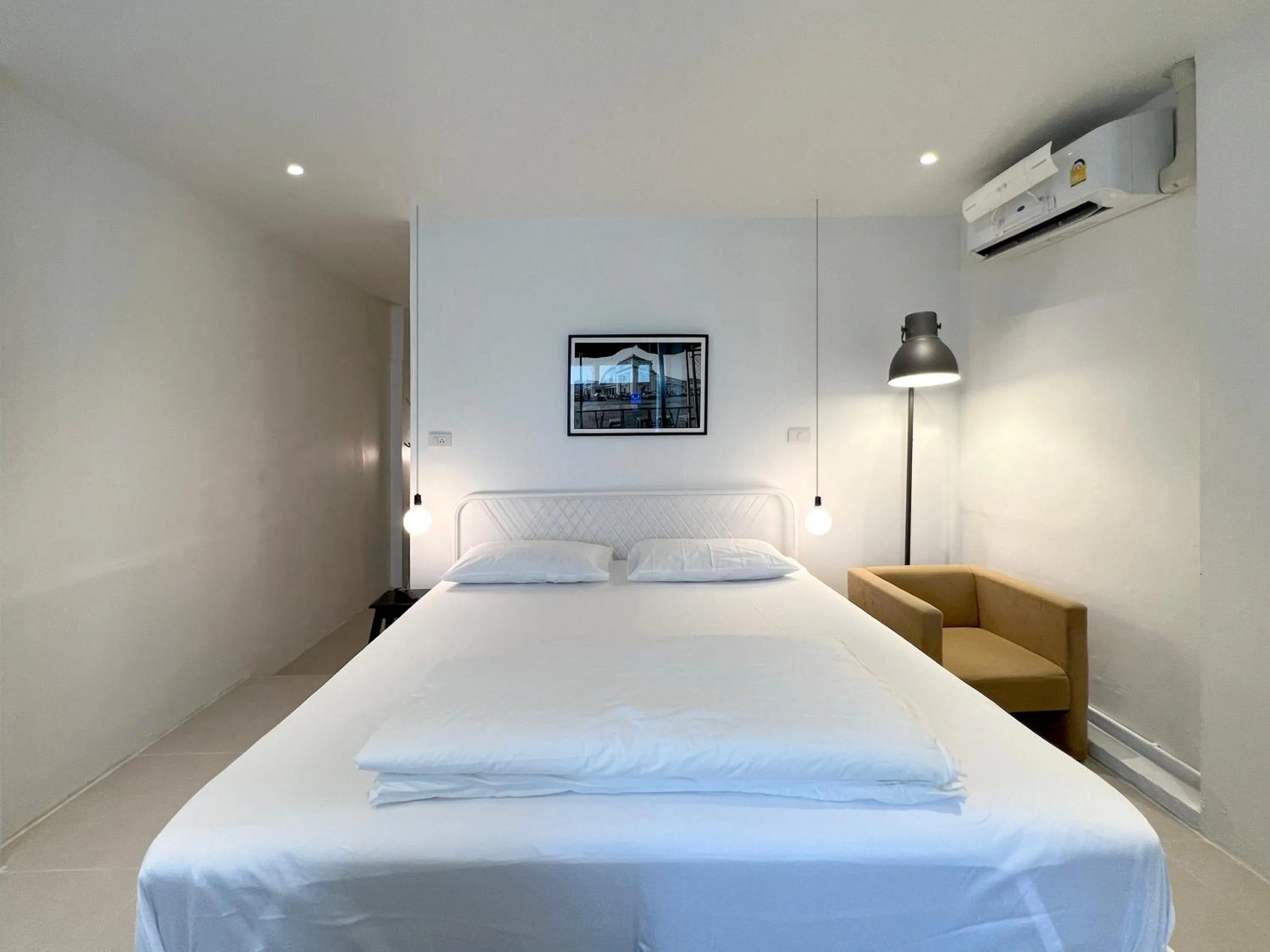 Bed in Chatel Samyan - Self check-in