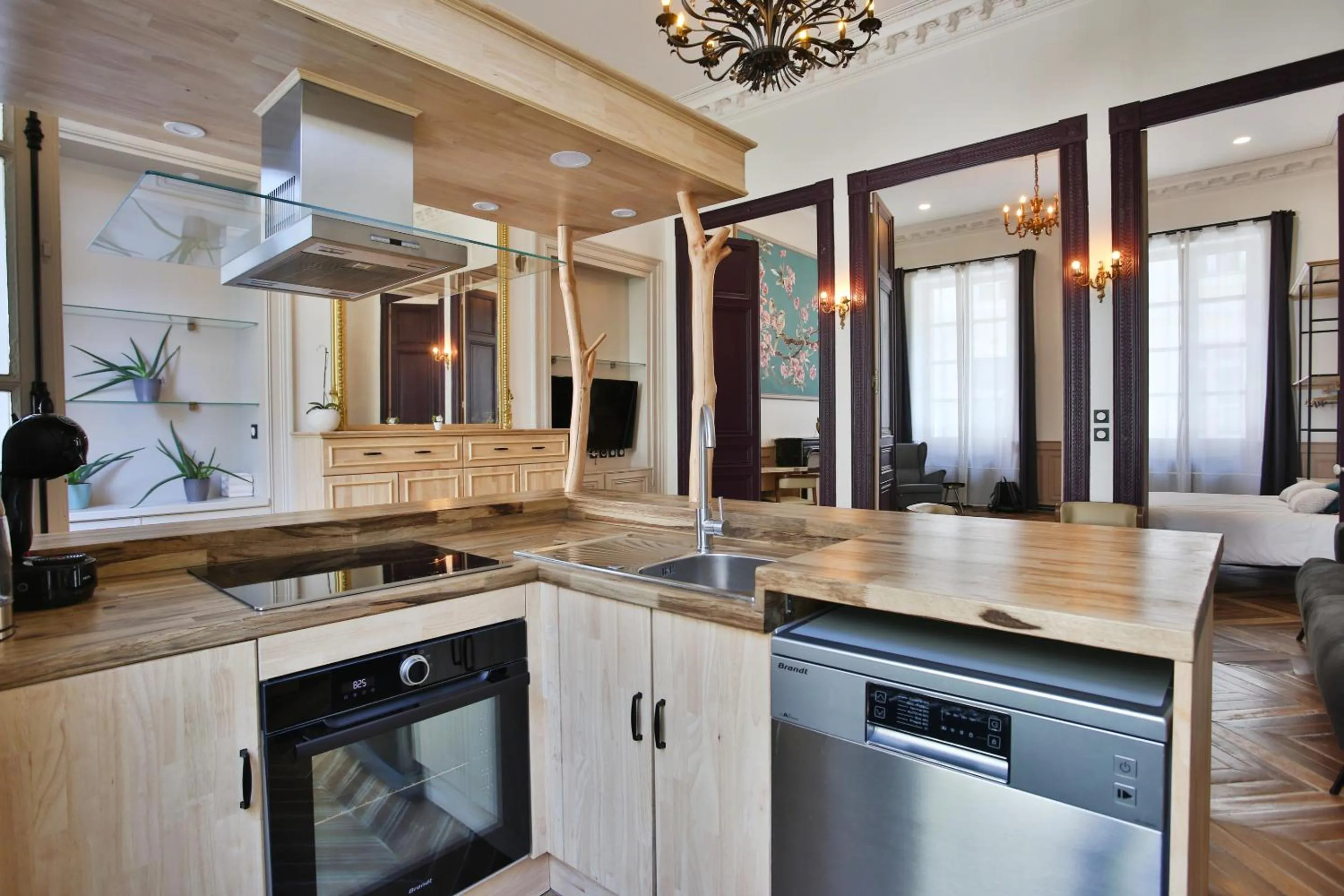 Kitchen or kitchenette in Meublés de l'Arsenal cœur de ville !