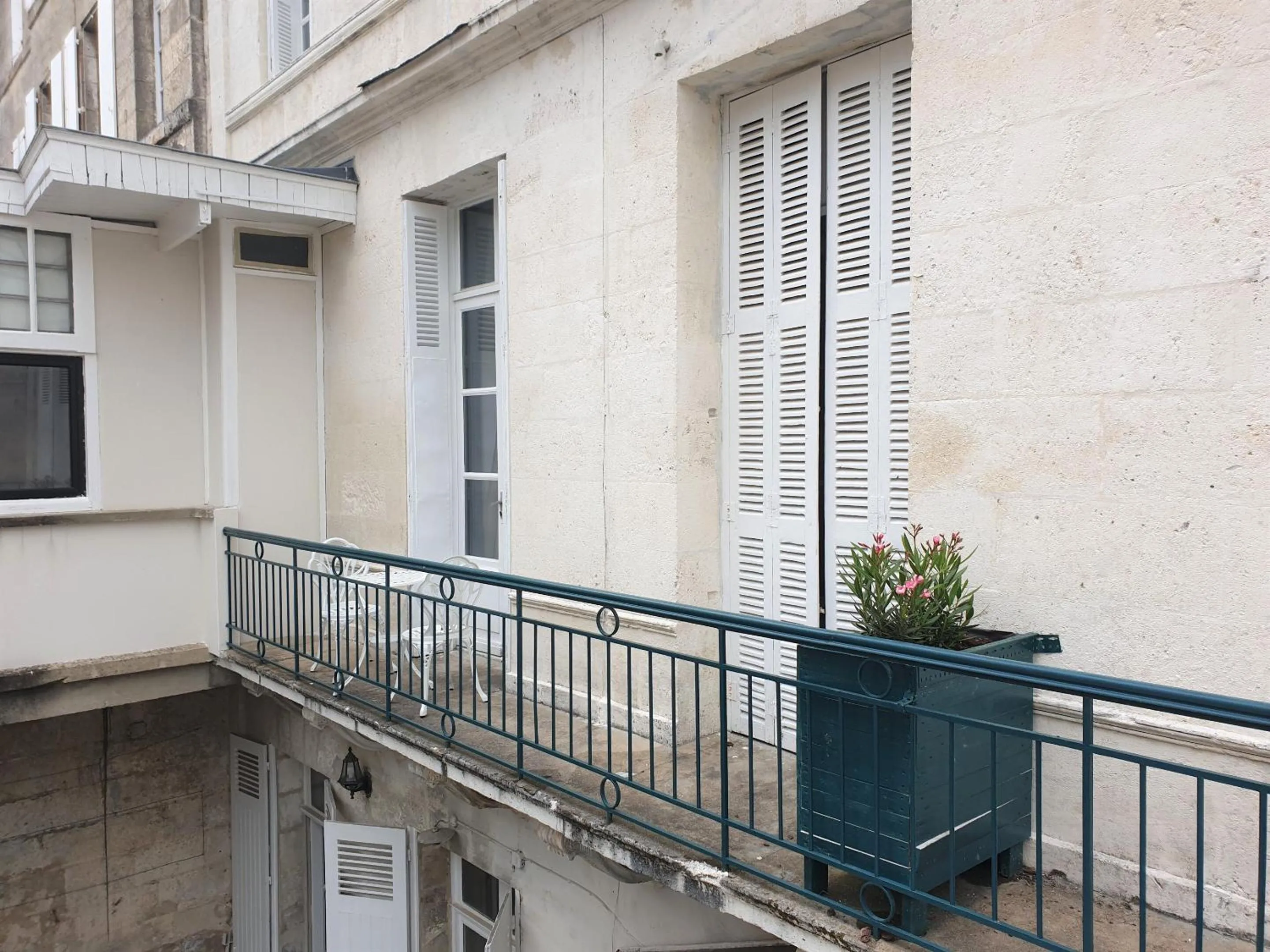 Balcony/Terrace in Meublés de l'Arsenal cœur de ville !