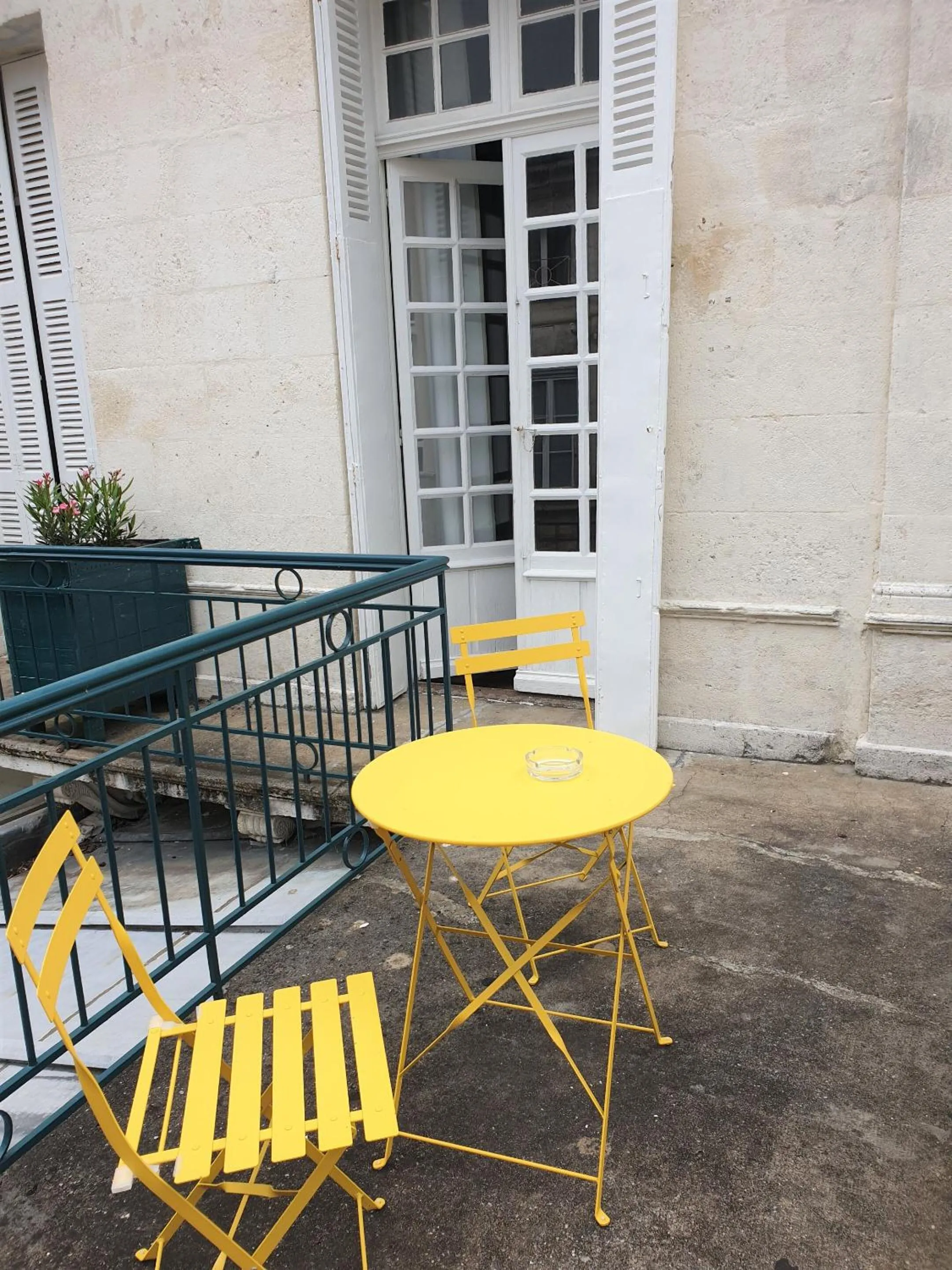 Property building in Meublés de l'Arsenal cœur de ville !