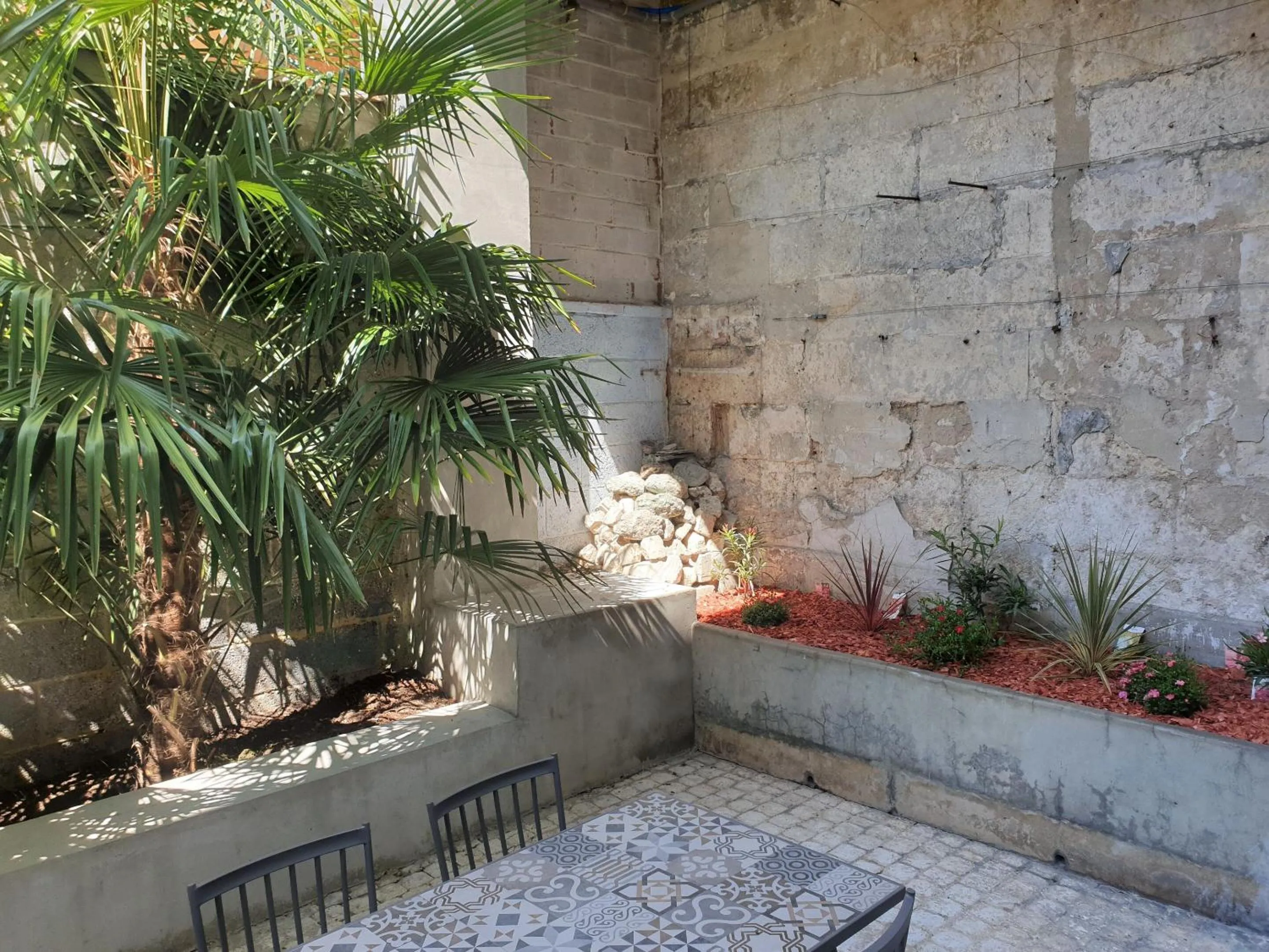 Property building in Meublés de l'Arsenal cœur de ville !