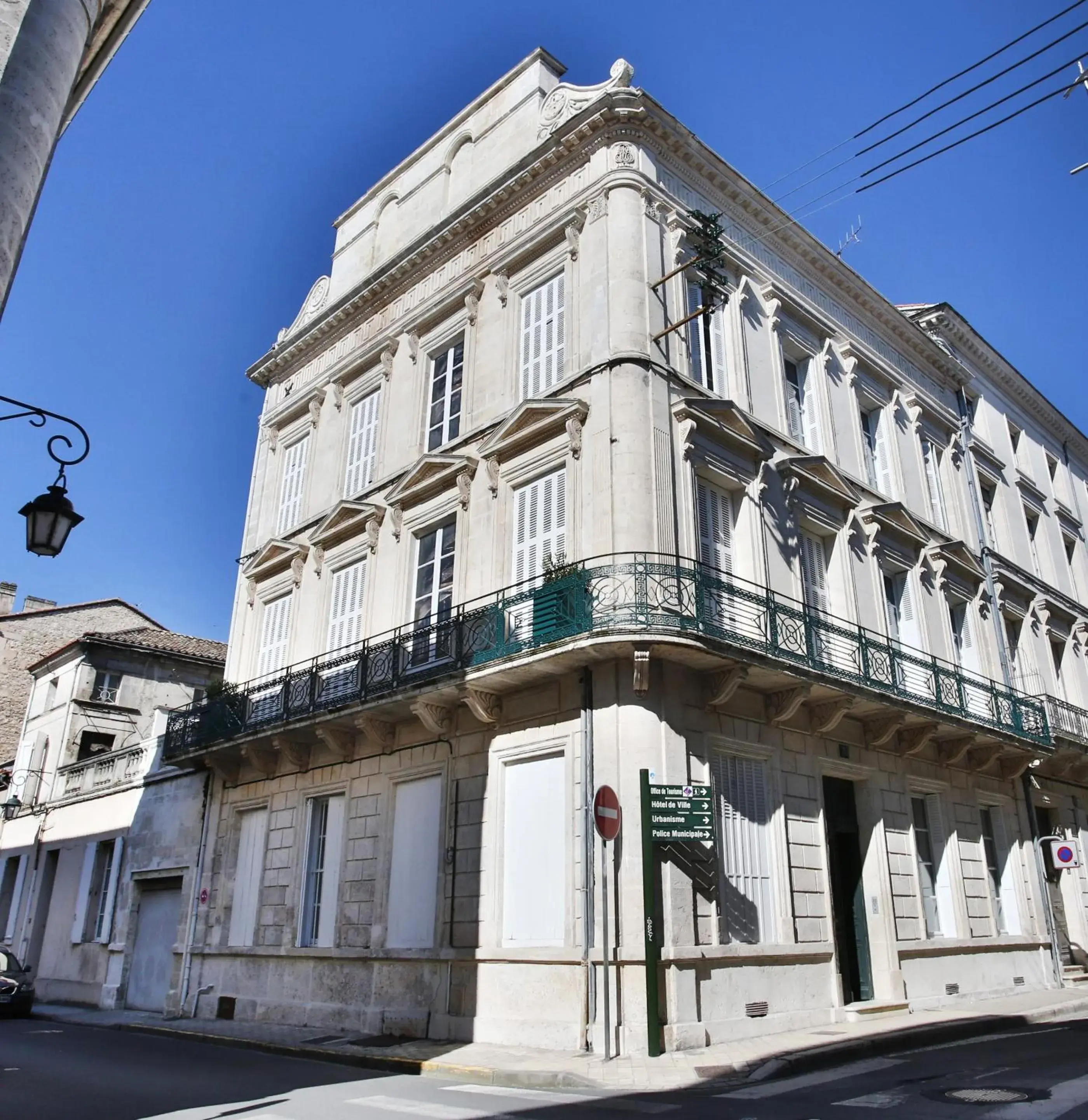 Meublés de l'Arsenal cœur de ville ! Meublés de l'Arsenal cœur de ville !