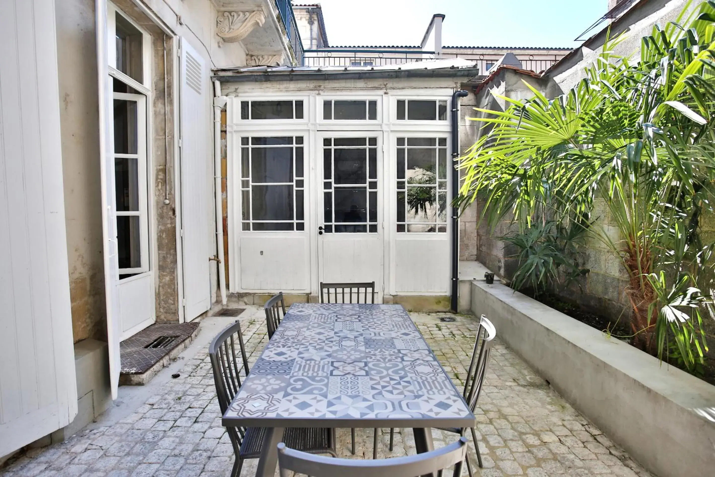 Property building in Meublés de l'Arsenal cœur de ville ! Property building in Meublés de l'Arsenal cœur de ville !