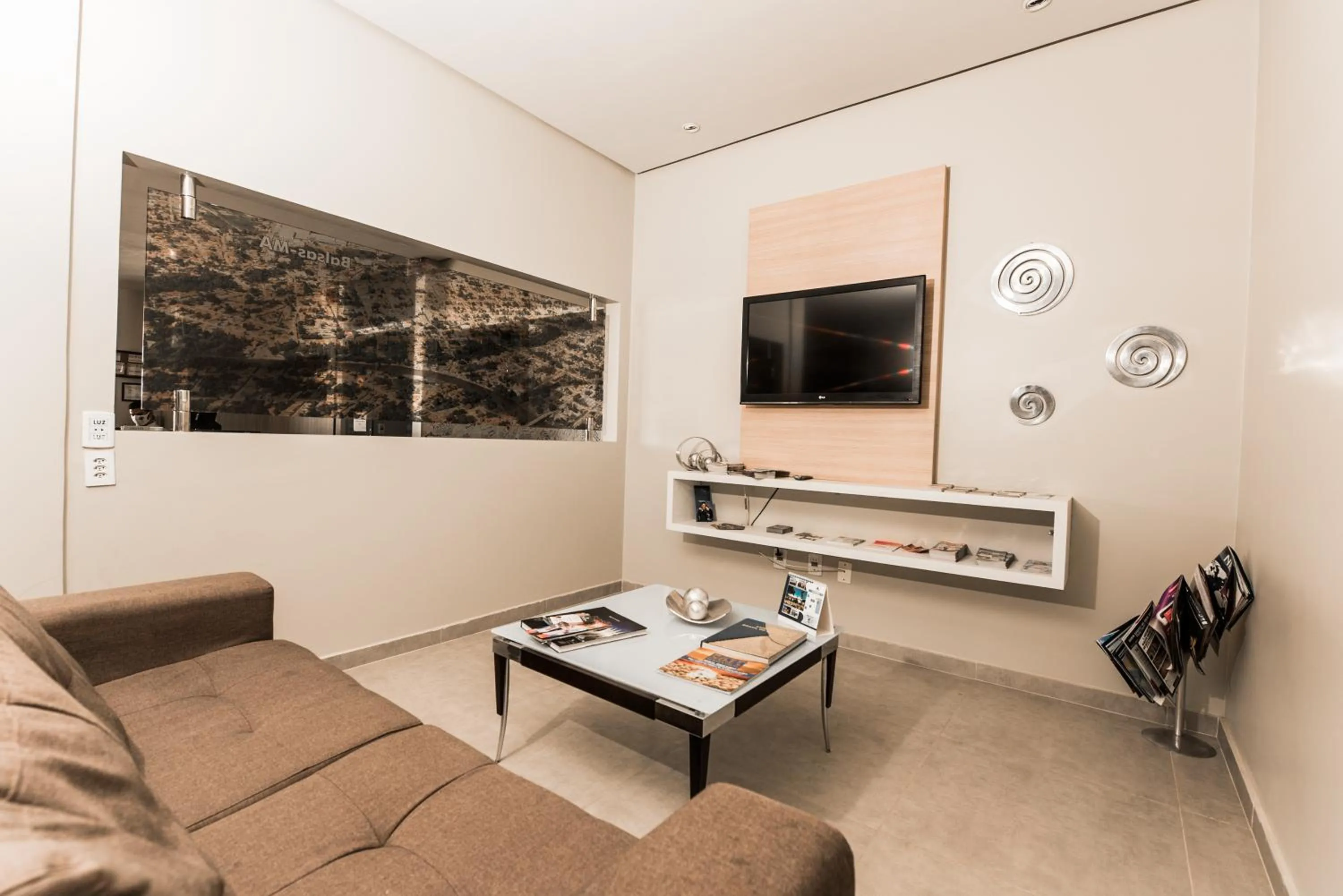 Communal lounge/ TV room in BALSAS PREMIER HOTEL