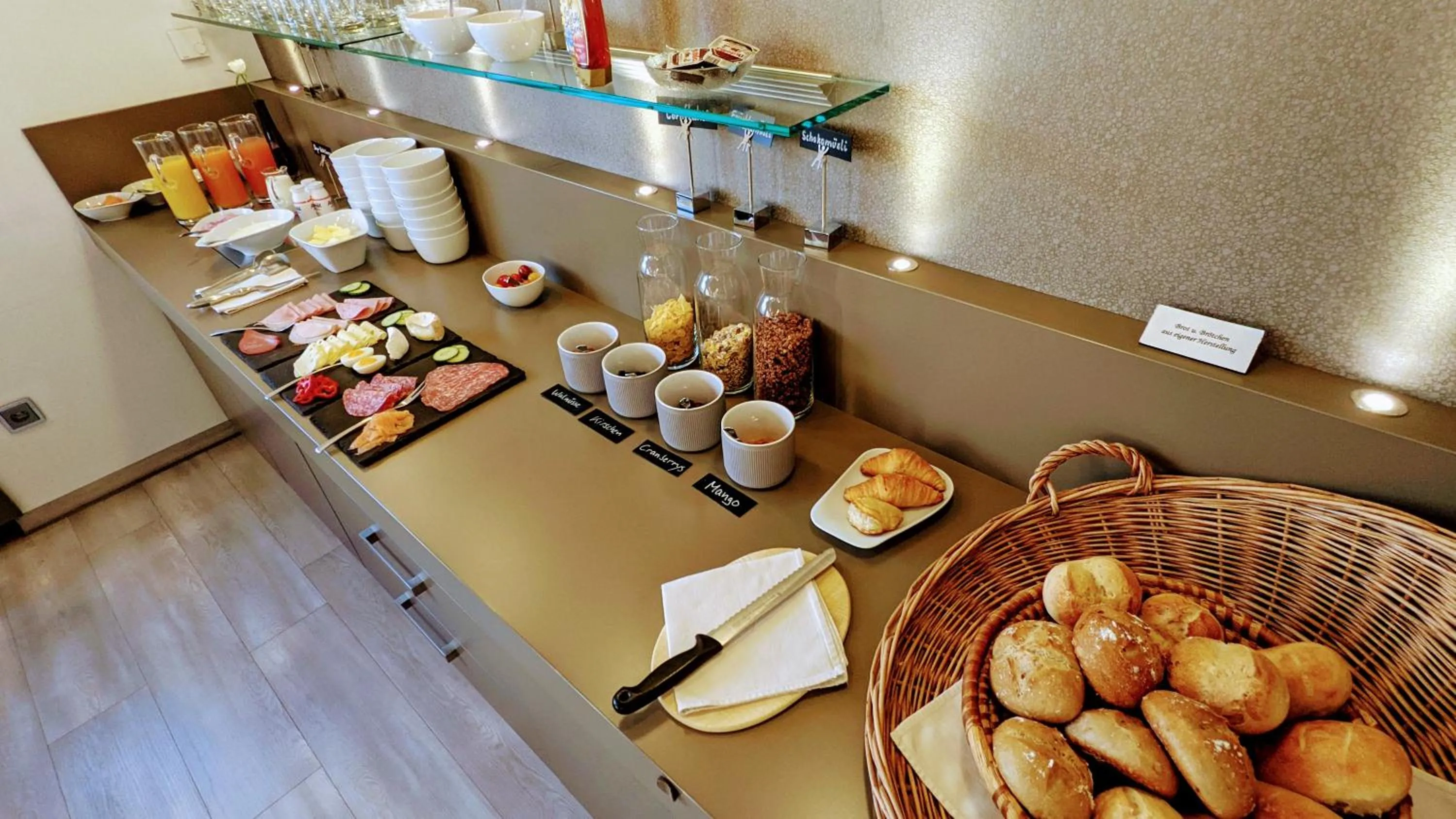 Buffet breakfast in Hotel Rotes Ross