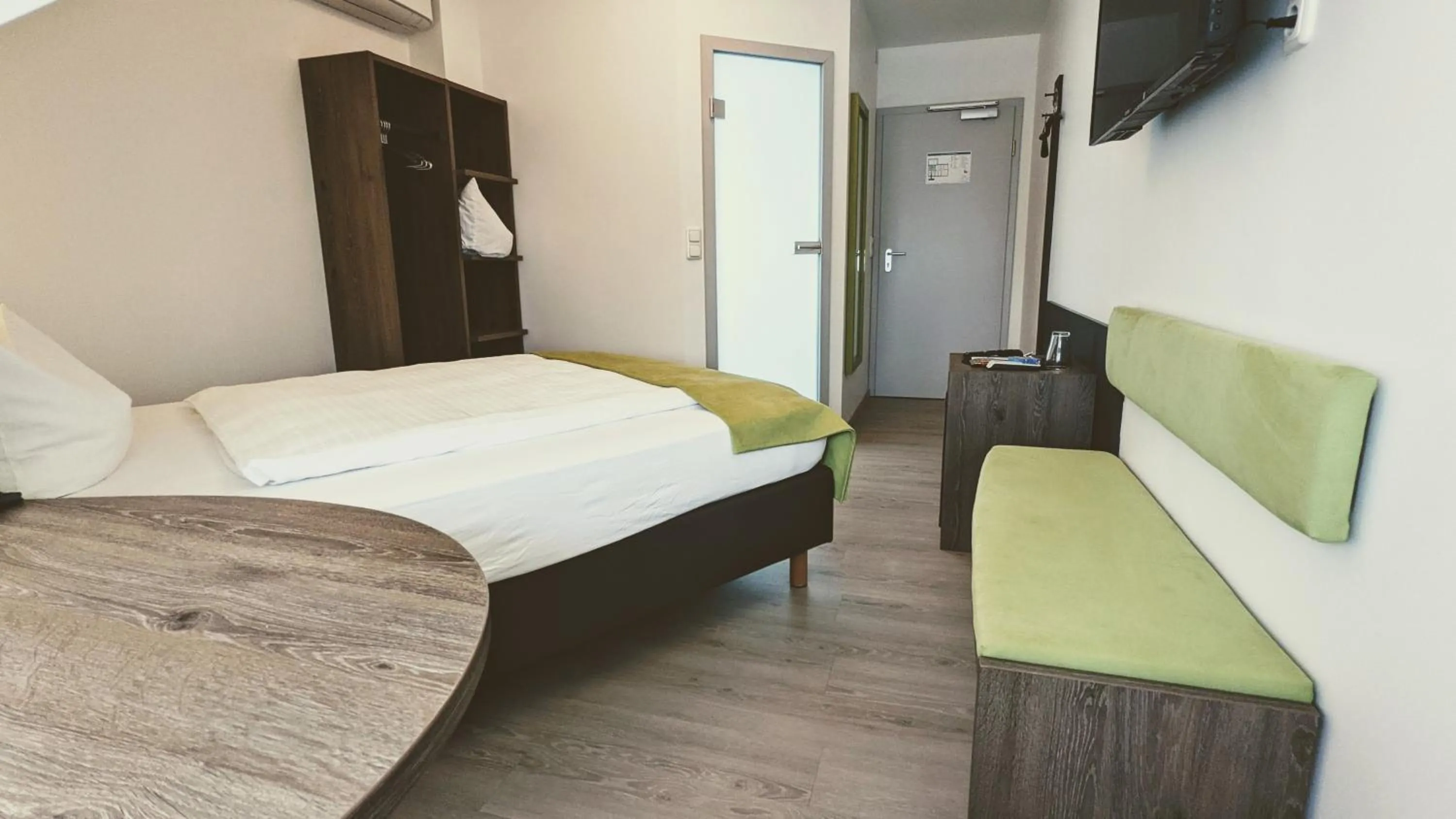 Photo of the whole room, Bed in Hotel Rotes Ross