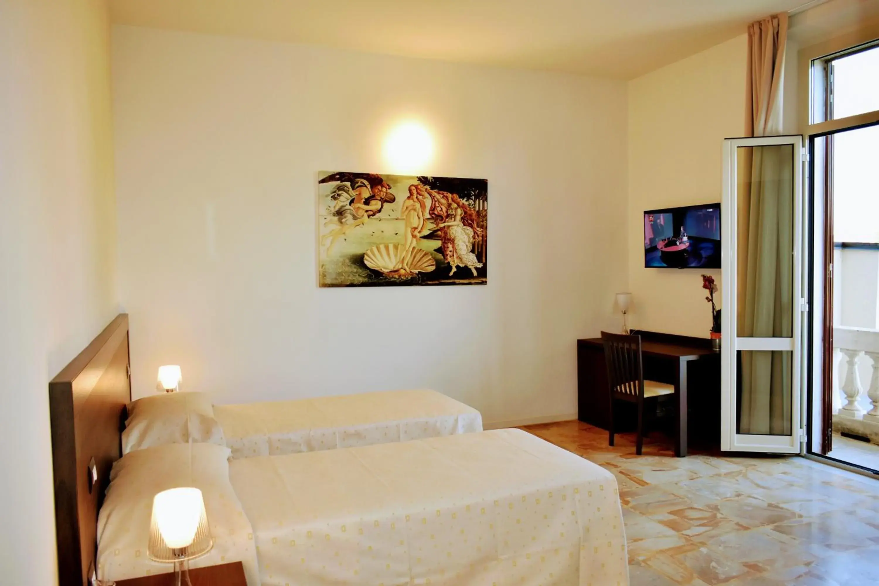 Twin Room - single occupancy in Hotel Belvedere Twin Room - single occupancy in Hotel Belvedere