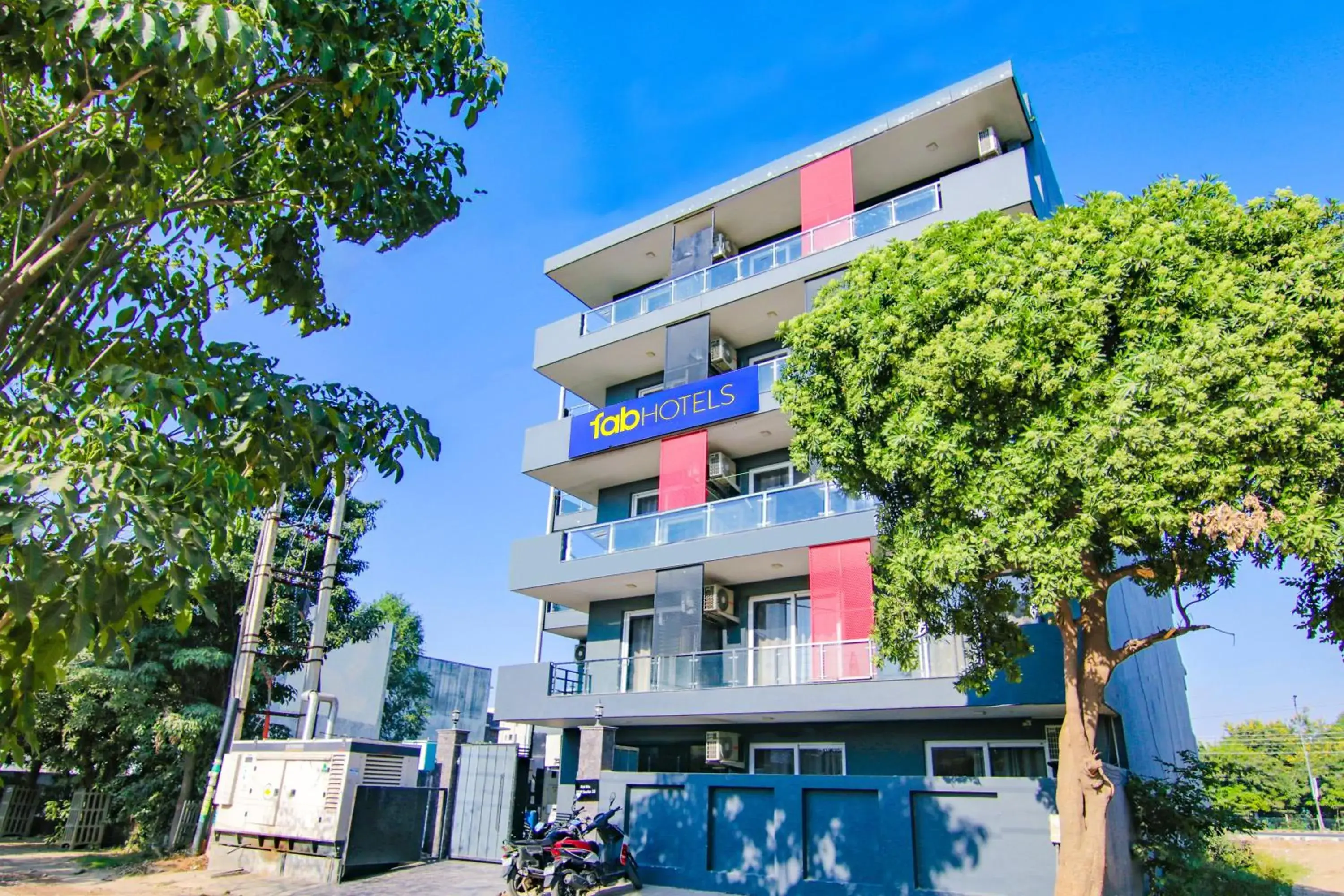 Property building in FabHotel Infinity Stays Near Medanta- The Medicity, Gurgaon Property building in FabHotel Infinity Stays Near Medanta- The Medicity, Gurgaon