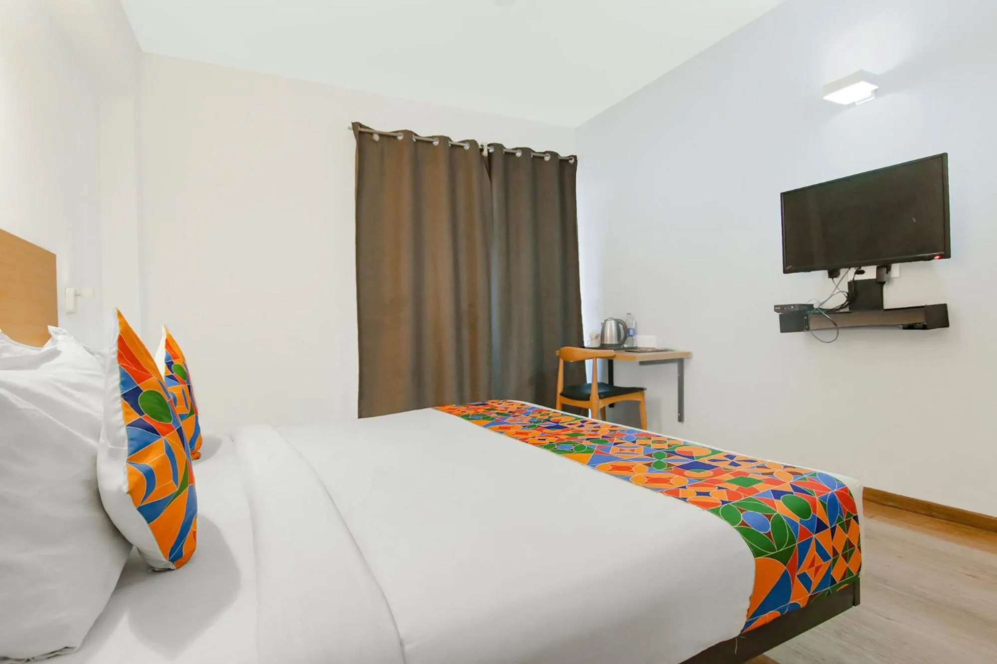 Communal lounge/ TV room, Bed in FabHotel Infinity Stays Near Medanta- The Medicity, Gurgaon