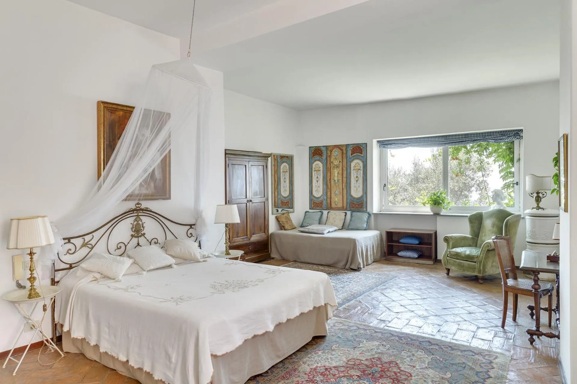Bed in Amore Rentals - Villa Era