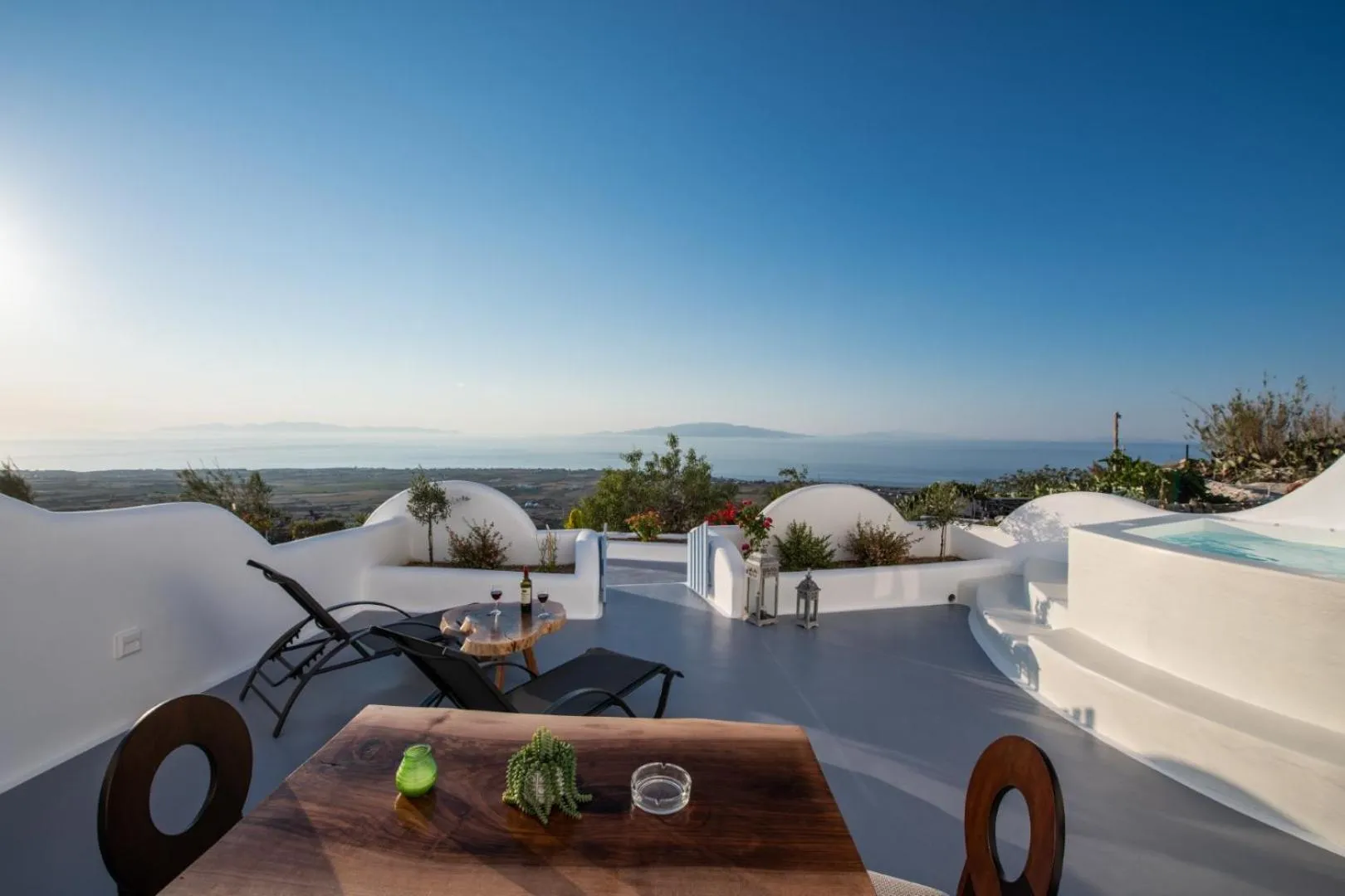 Patio in Sun Angelos Oia - Luxury Cave Suites