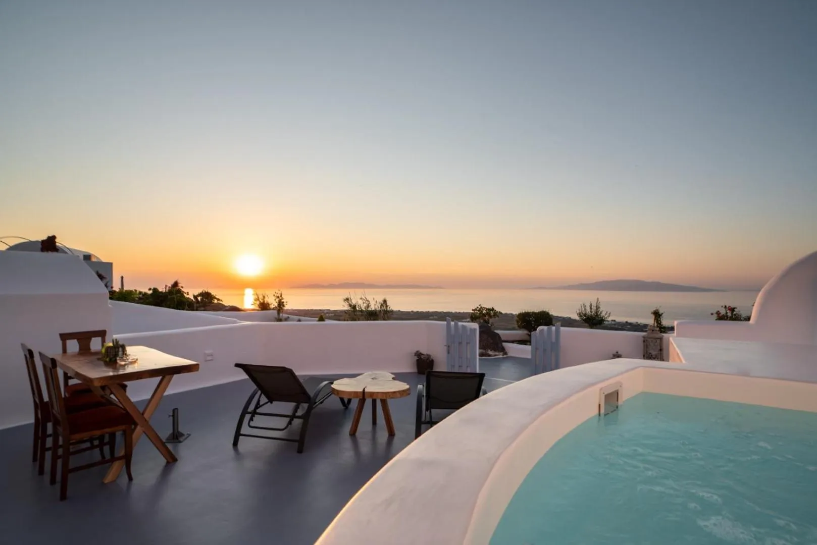 Sunset in Sun Angelos Oia - Luxury Cave Suites