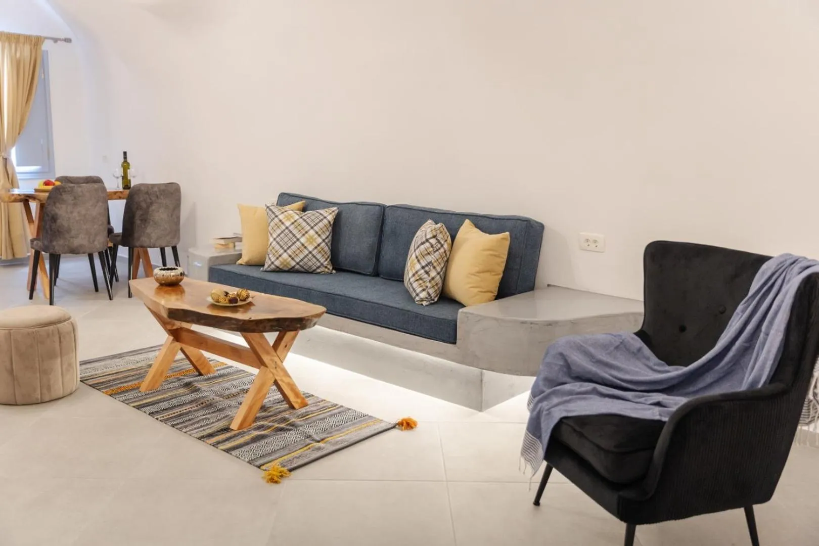 Living room in Sun Angelos Oia - Luxury Cave Suites