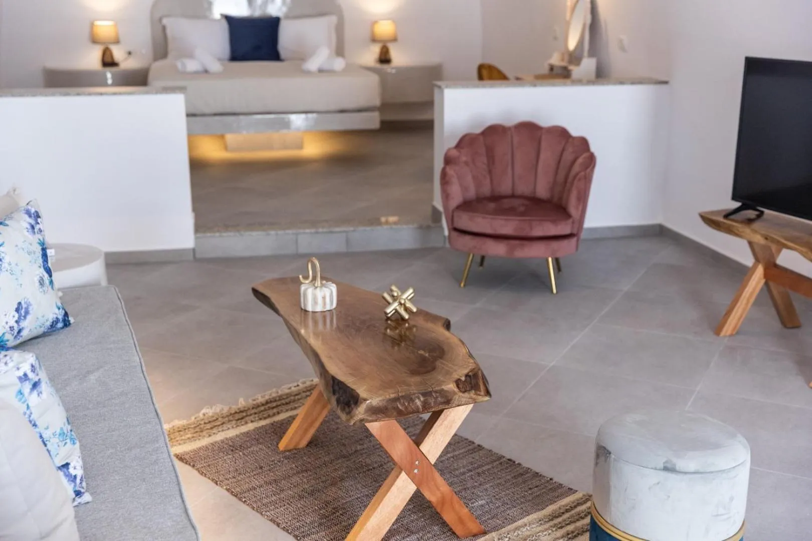 Living room in Sun Angelos Oia - Luxury Cave Suites