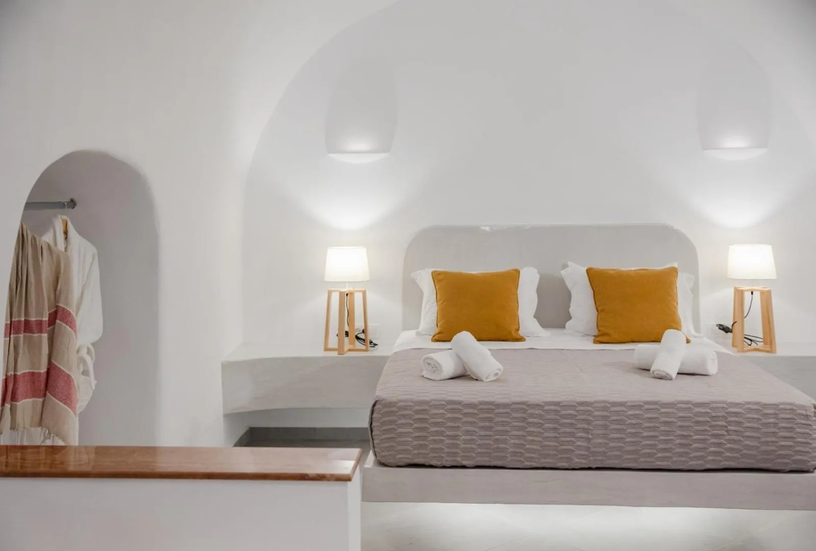 Bed in Sun Angelos Oia - Luxury Cave Suites