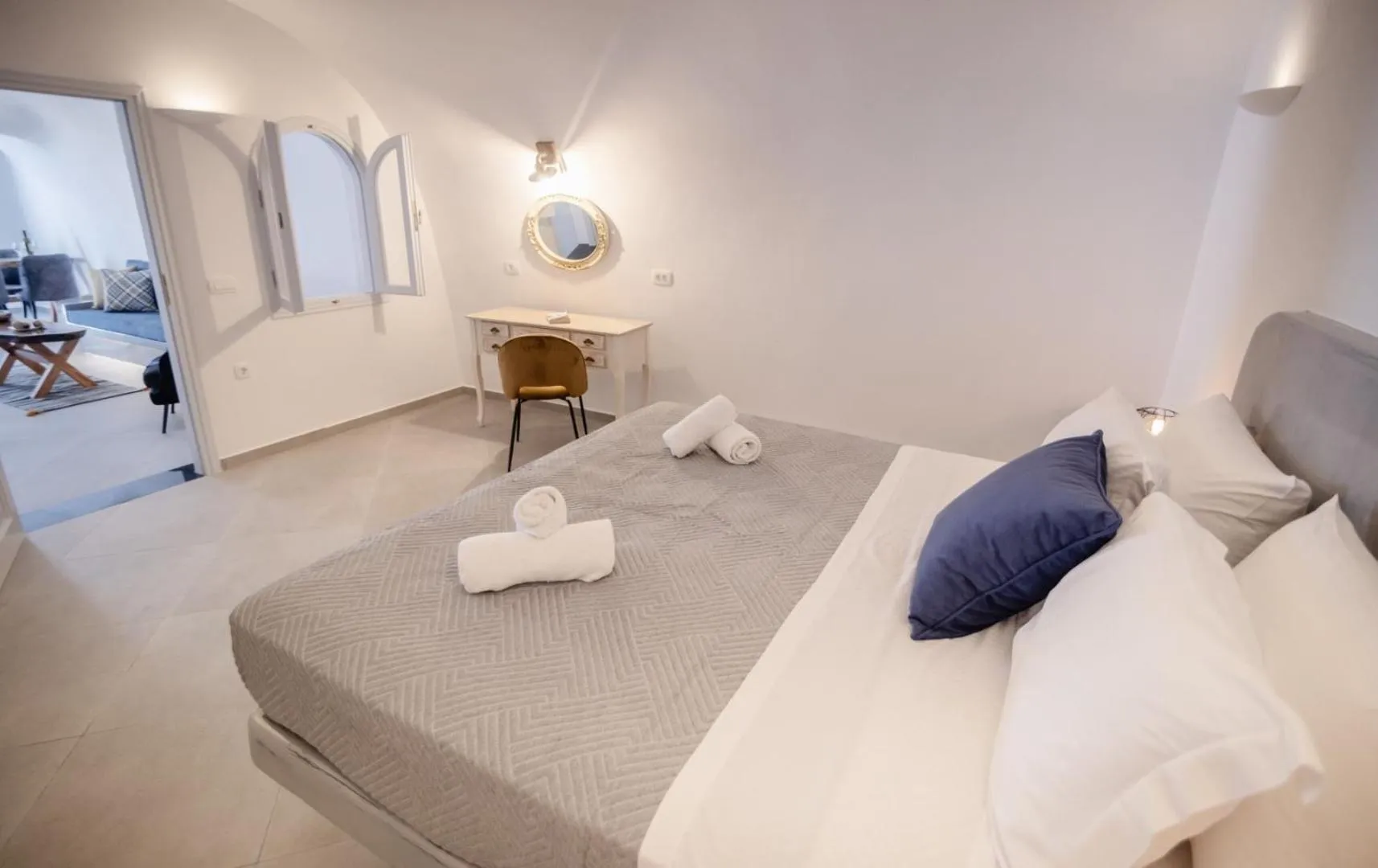 Bedroom, Bed in Sun Angelos Oia - Luxury Cave Suites