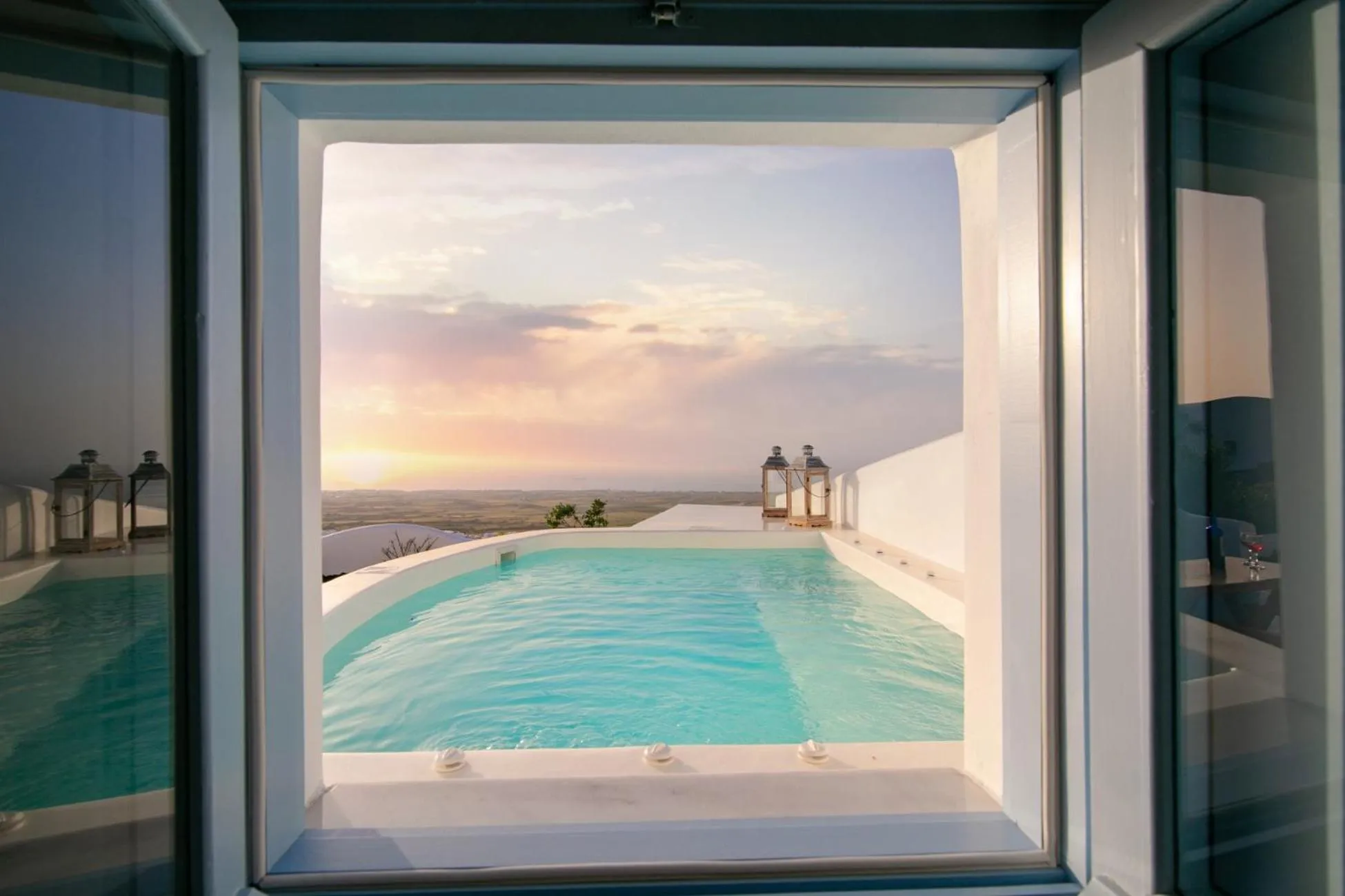 Hot Tub in Sun Angelos Oia - Luxury Cave Suites