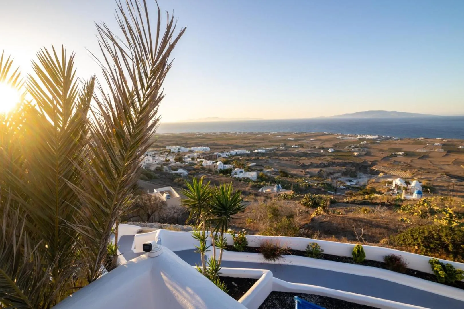 Natural landscape in Sun Angelos Oia - Luxury Cave Suites