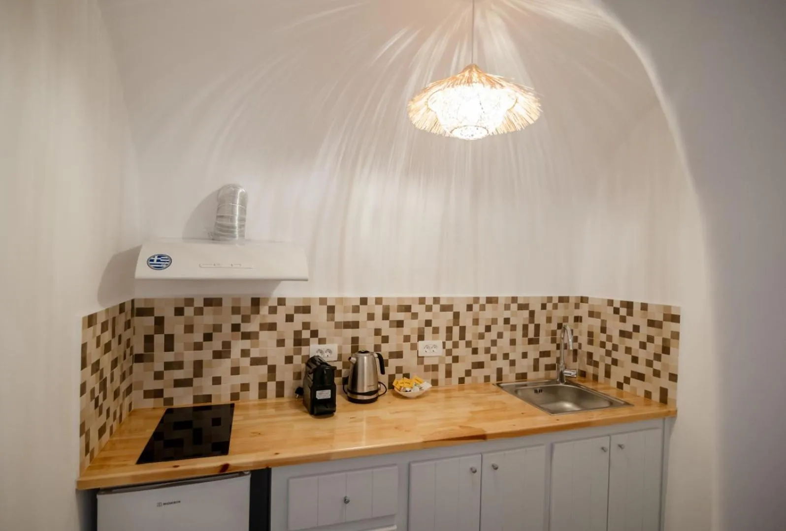 Coffee/tea facilities in Sun Angelos Oia - Luxury Cave Suites