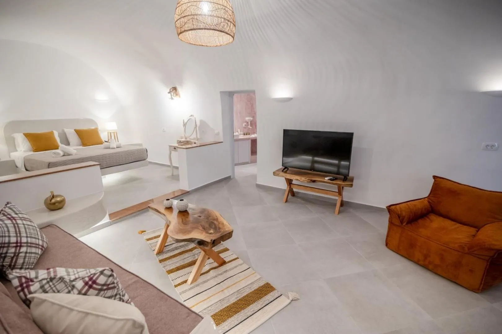 Living room in Sun Angelos Oia - Luxury Cave Suites