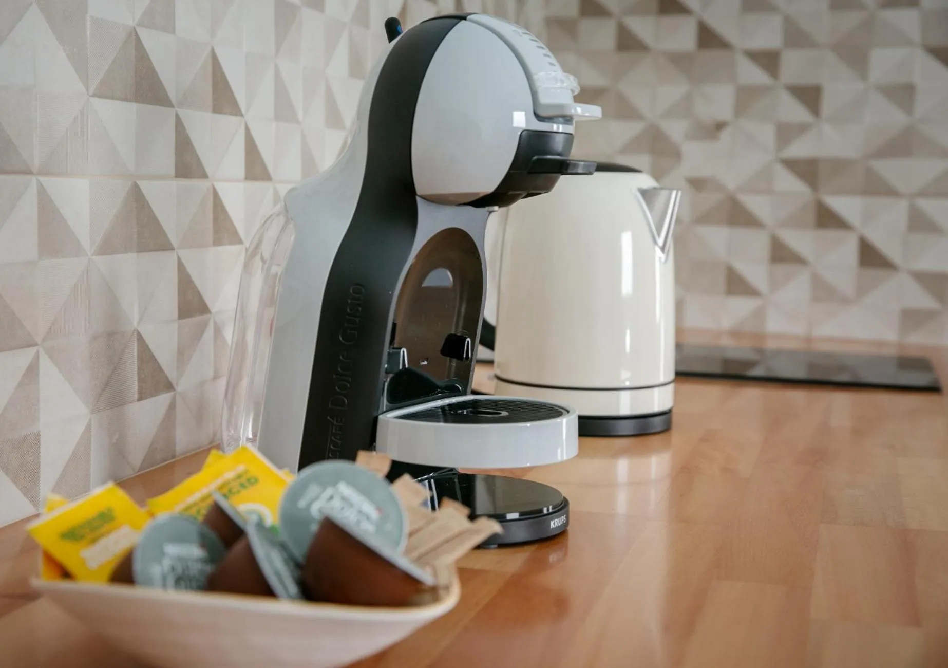 Coffee/tea facilities in Sun Angelos Oia - Luxury Cave Suites