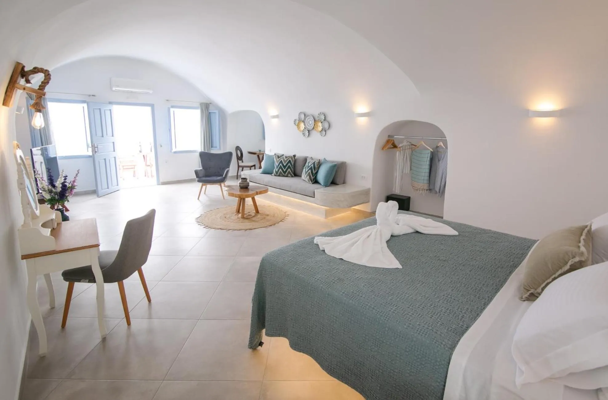 Photo of the whole room, Bed in Sun Angelos Oia - Luxury Cave Suites