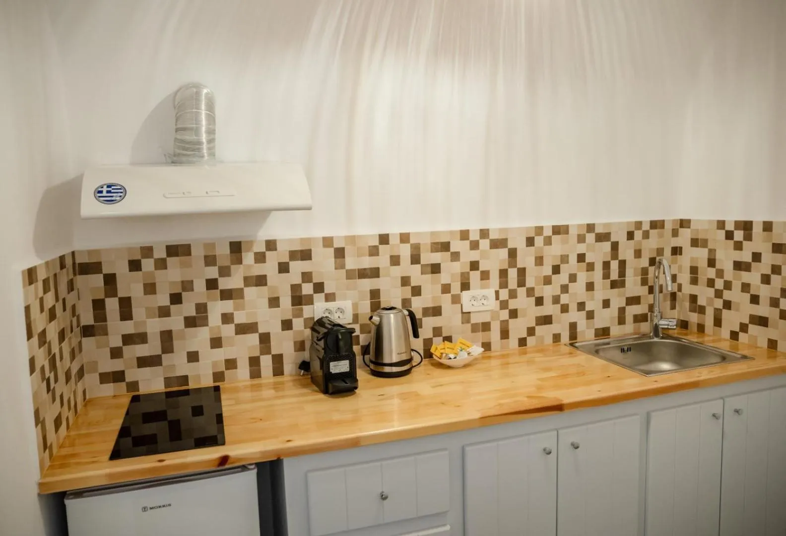 Coffee/tea facilities in Sun Angelos Oia - Luxury Cave Suites