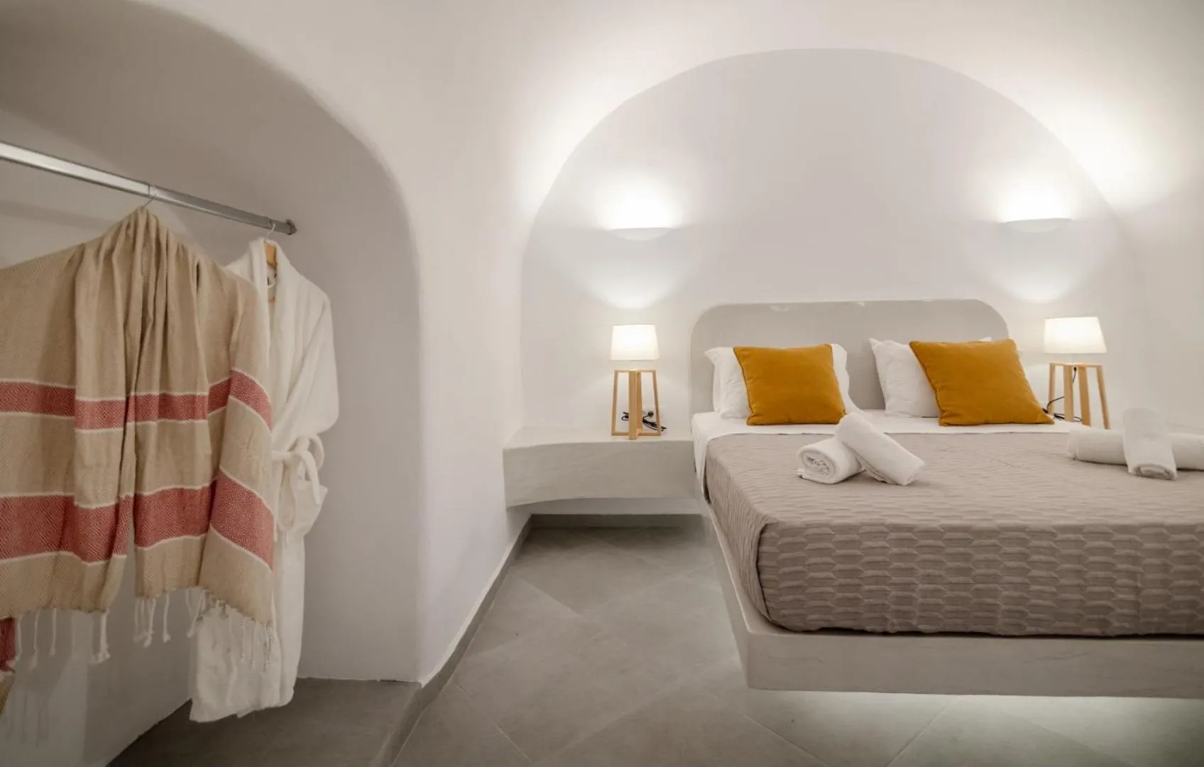 Bedroom, Bed in Sun Angelos Oia - Luxury Cave Suites