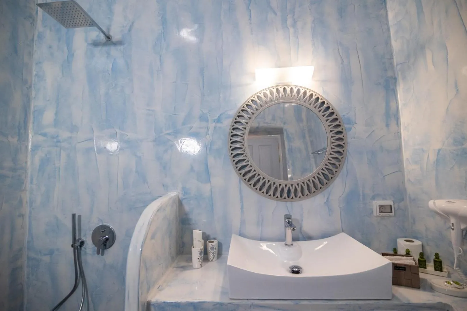 Shower in Sun Angelos Oia - Luxury Cave Suites