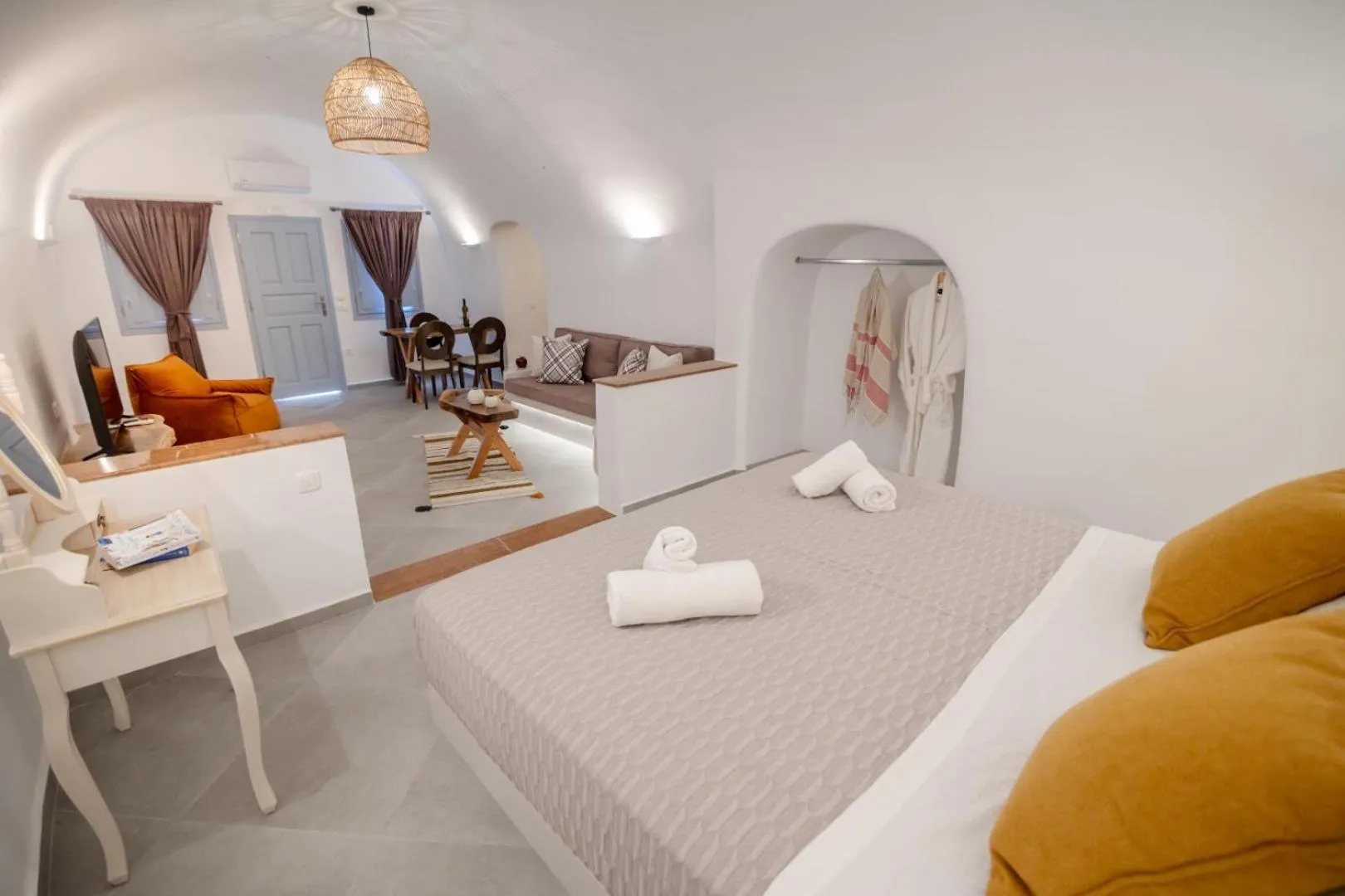 Living room, Bed in Sun Angelos Oia - Luxury Cave Suites
