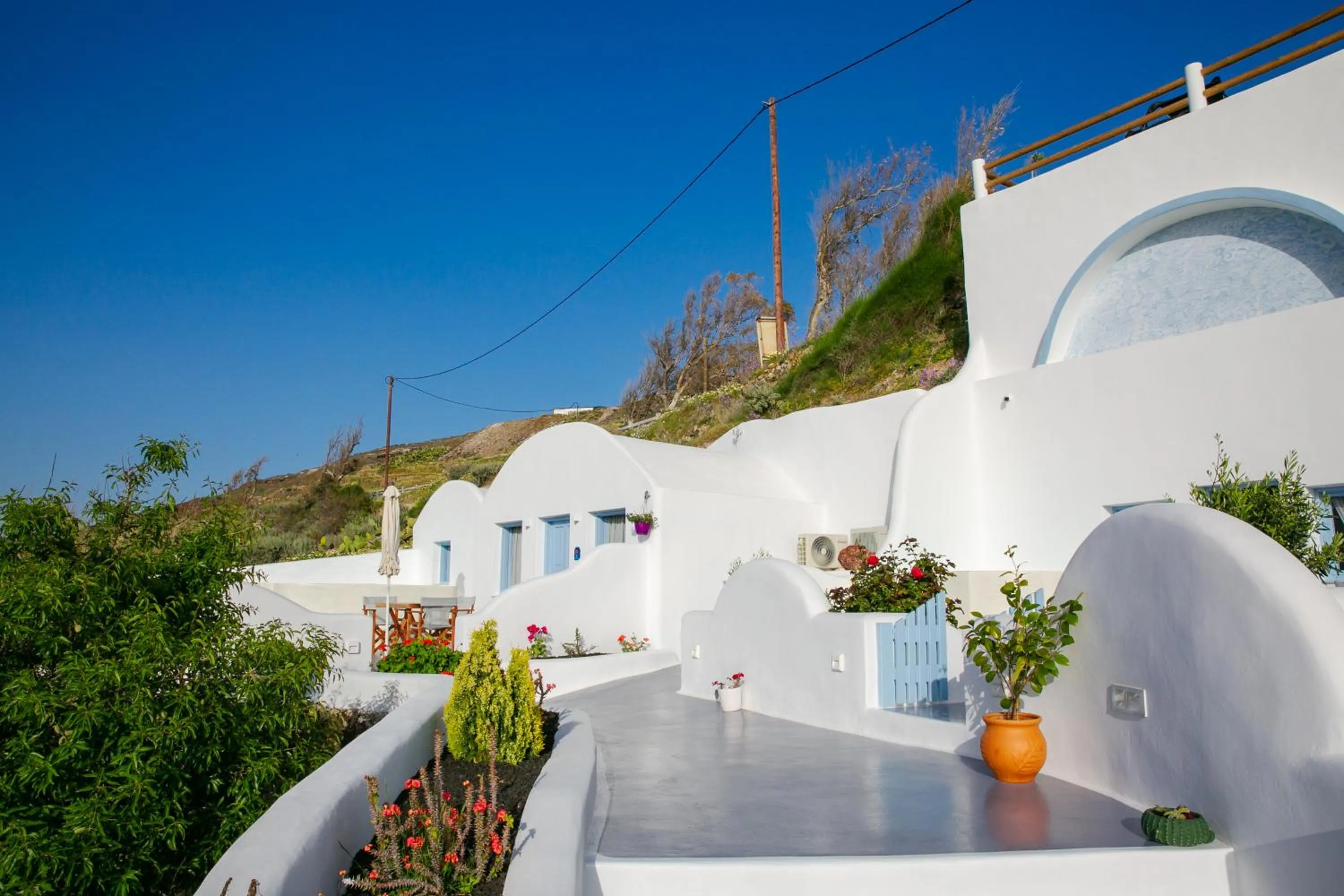 Property building in Sun Angelos Oia - Luxury Cave Suites