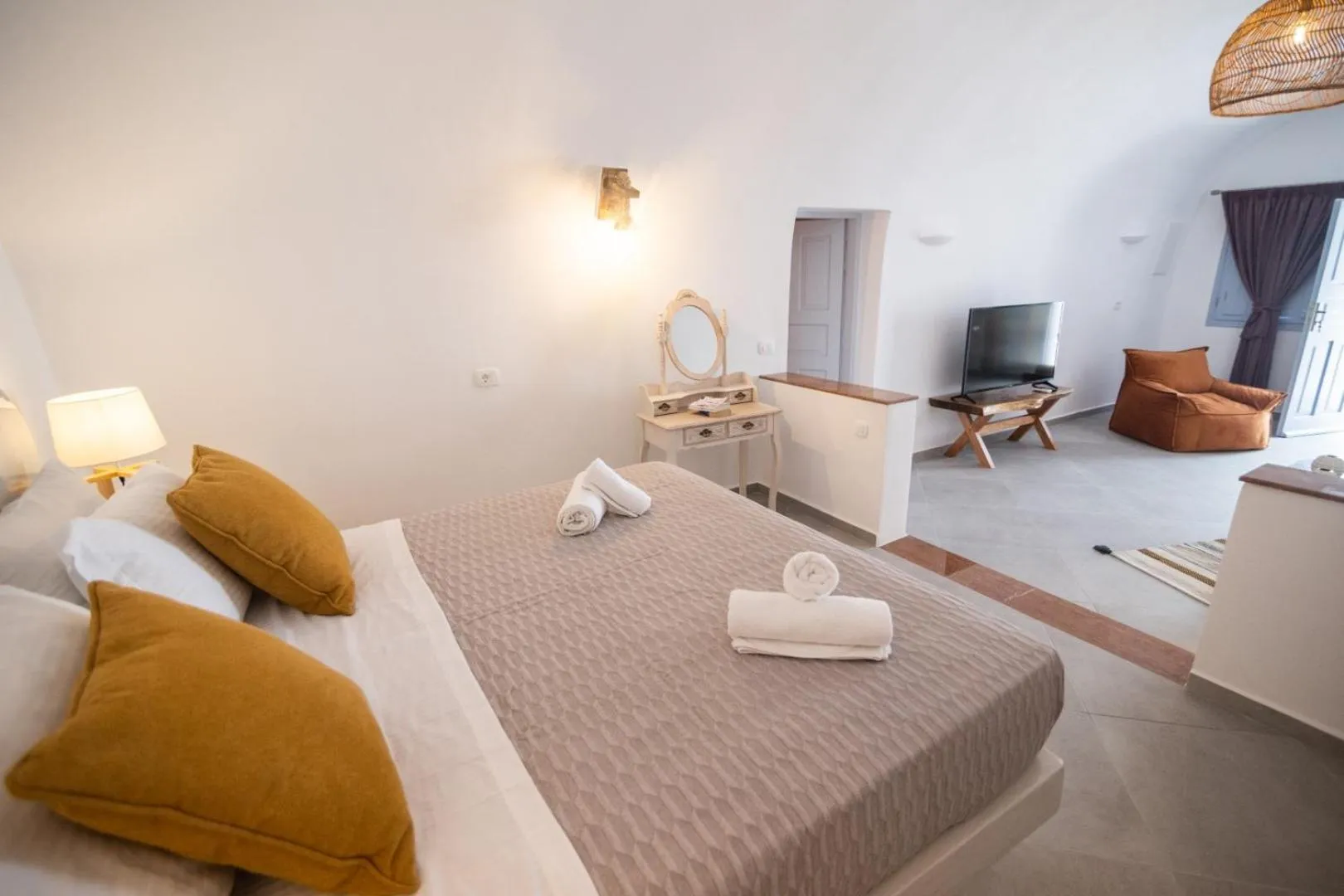 Photo of the whole room, Bed in Sun Angelos Oia - Luxury Cave Suites