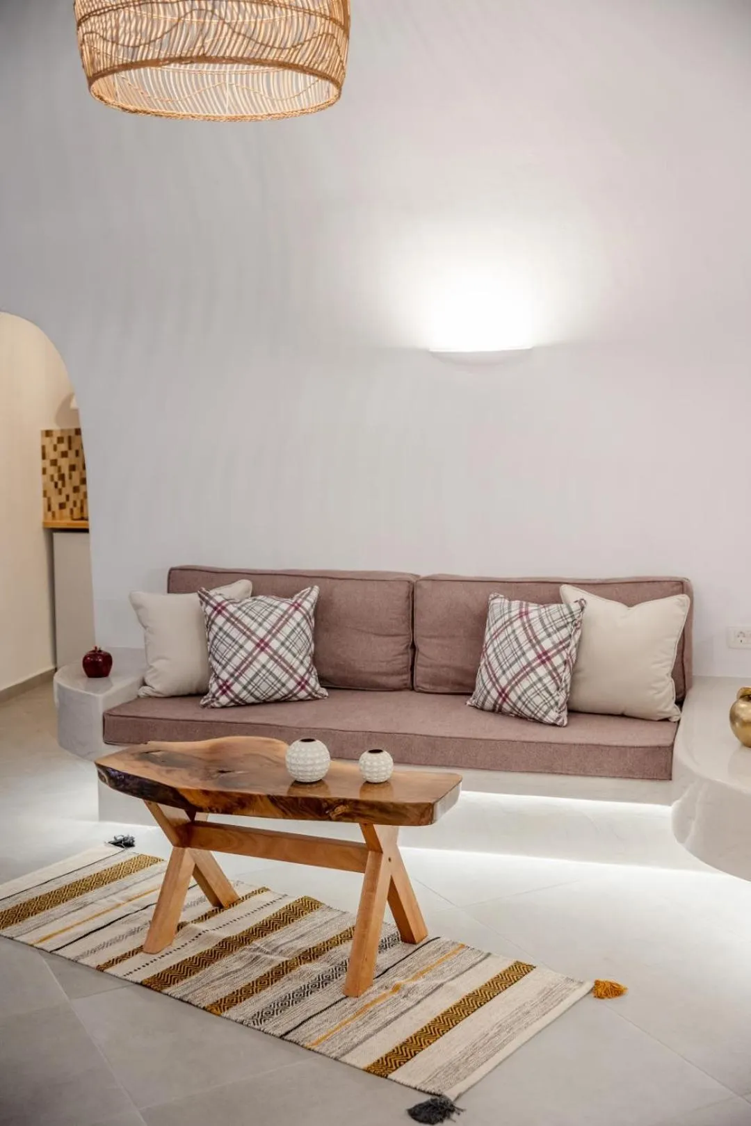 Living room in Sun Angelos Oia - Luxury Cave Suites