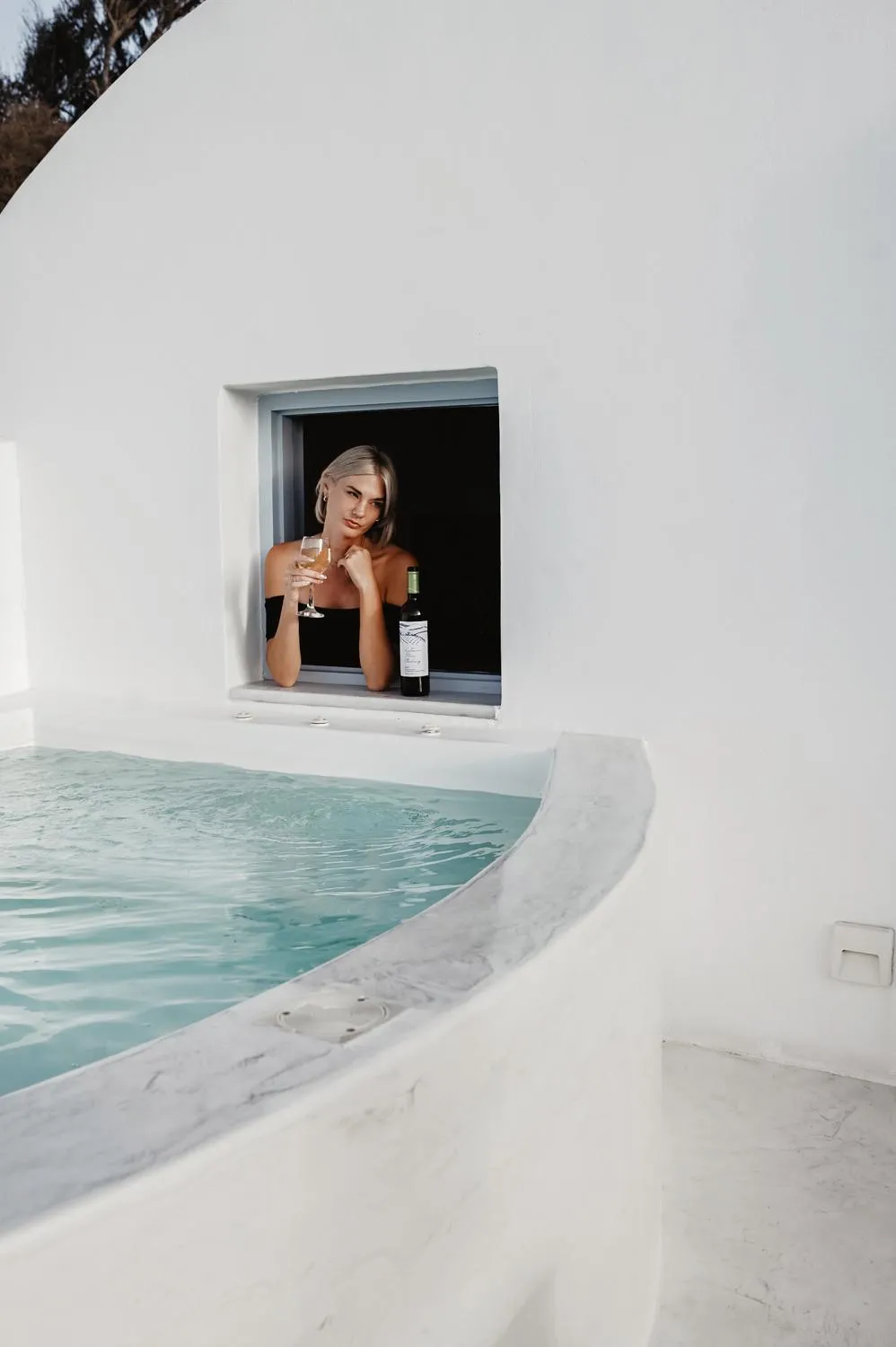 Hot Tub in Sun Angelos Oia - Luxury Cave Suites