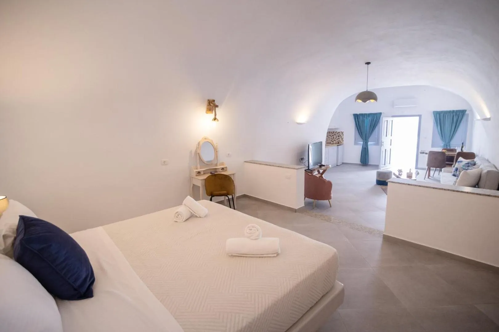 Bedroom, Bed in Sun Angelos Oia - Luxury Cave Suites