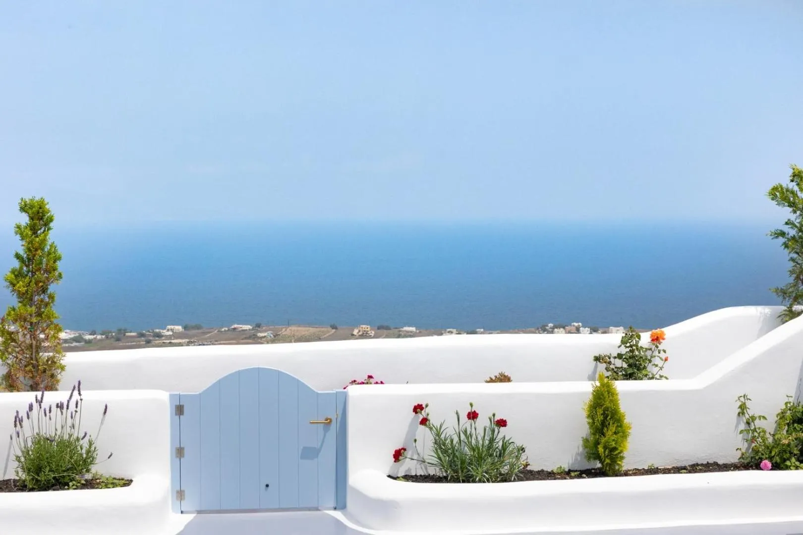 Natural landscape in Sun Angelos Oia - Luxury Cave Suites