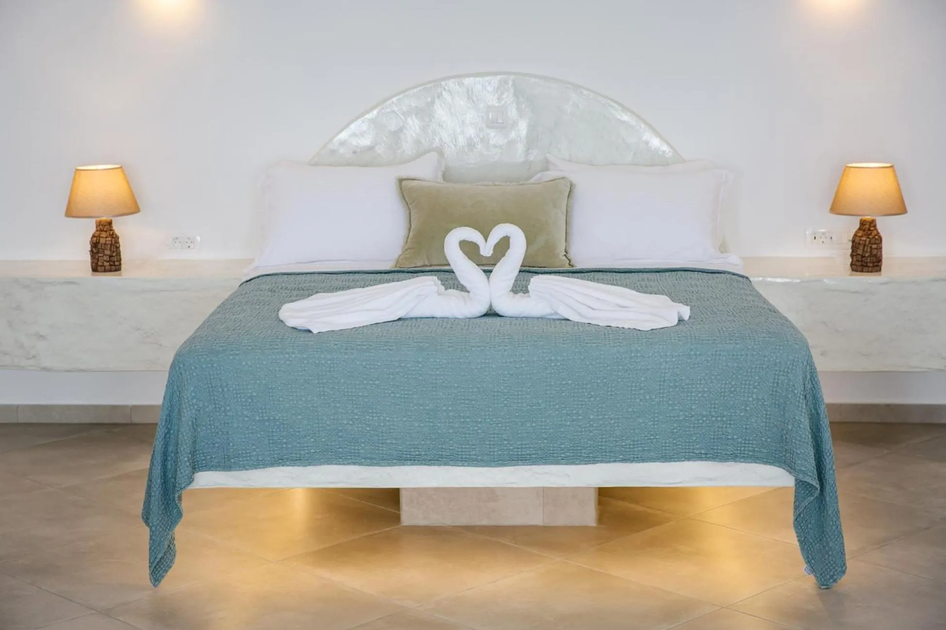 Bed in Sun Angelos Oia - Luxury Cave Suites