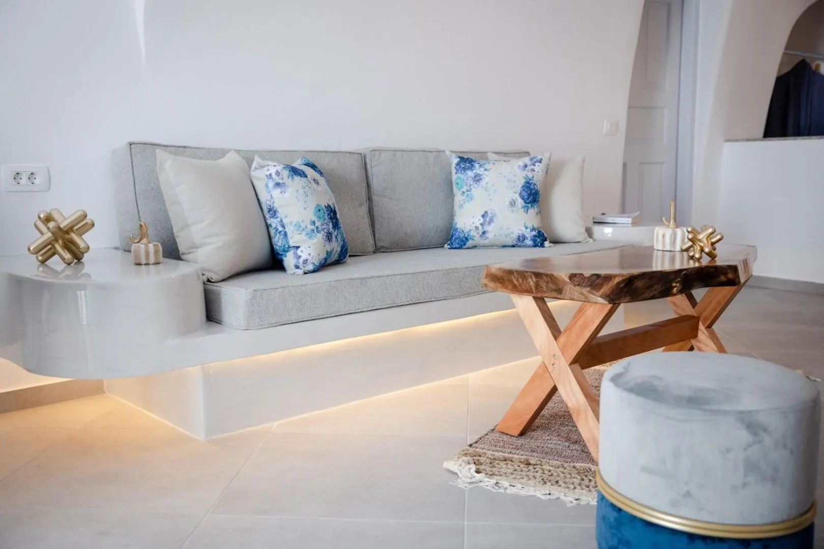 Seating area in Sun Angelos Oia - Luxury Cave Suites