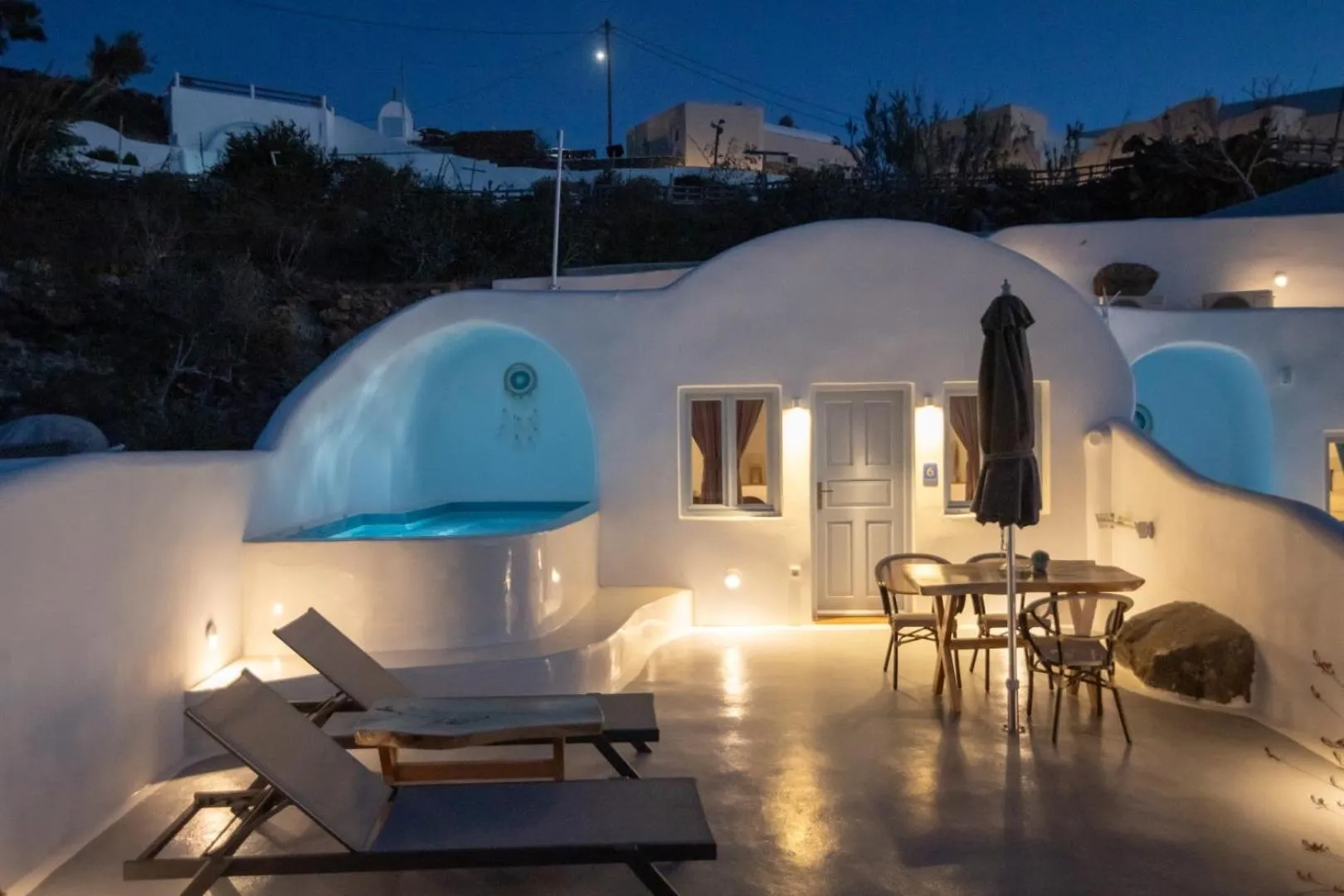 Property building in Sun Angelos Oia - Luxury Cave Suites