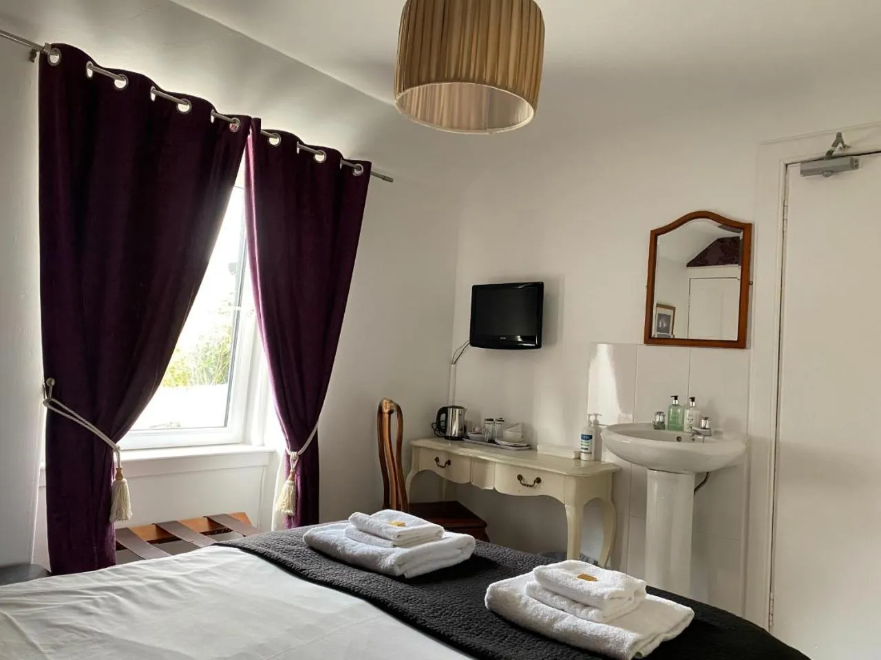 Bed in Richmond House Hotel