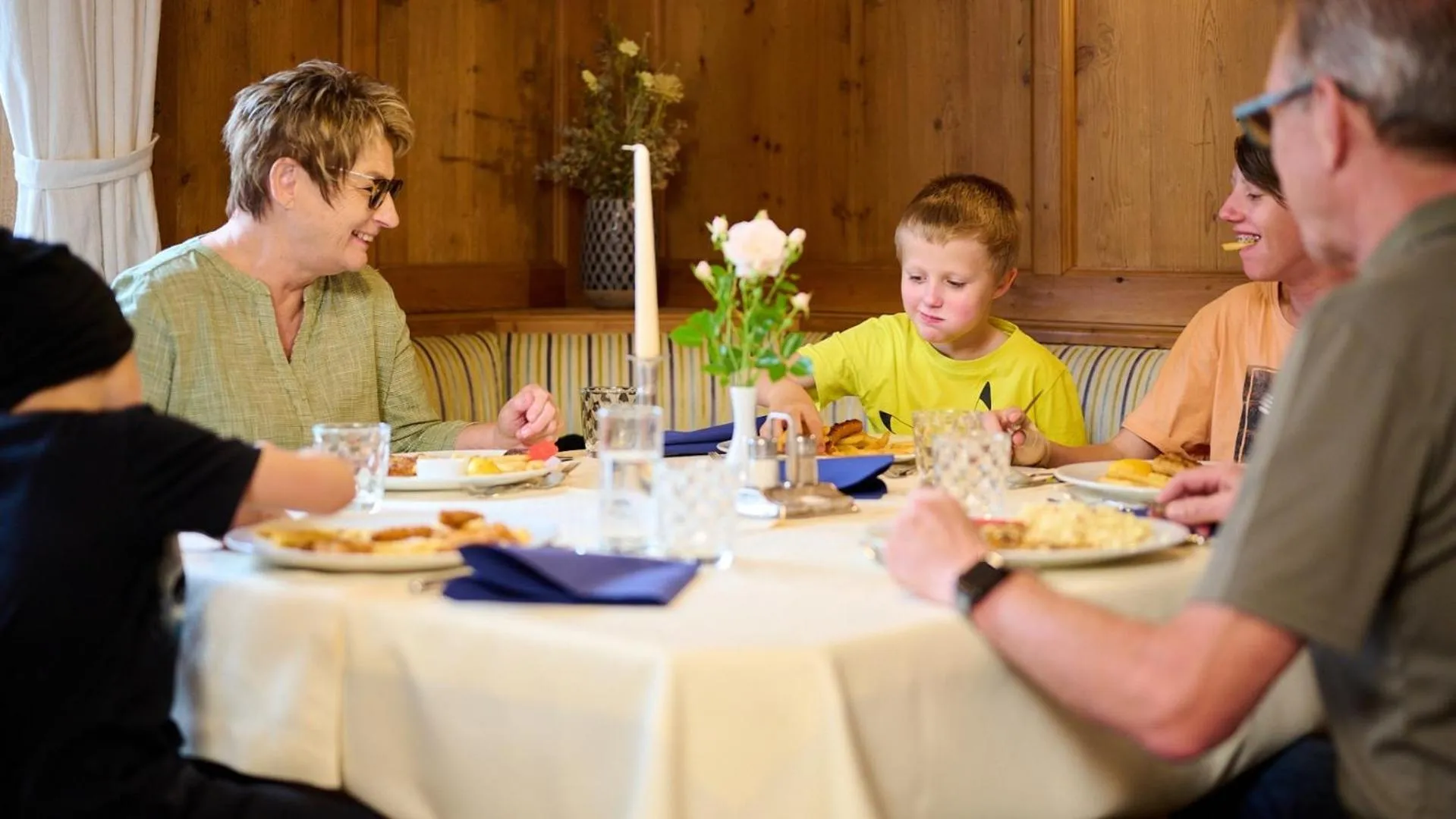 Restaurant/places to eat in Landhotel Schermer