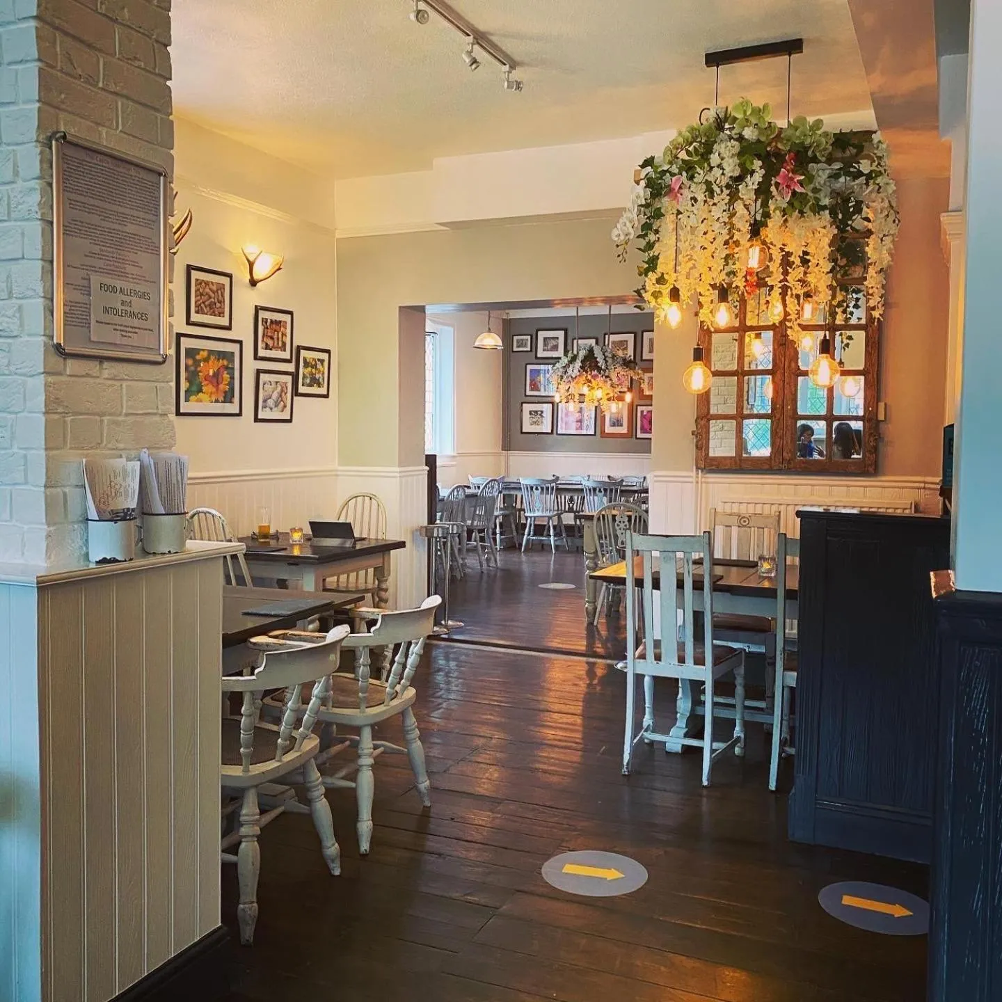 Restaurant/places to eat in Castle Hotel